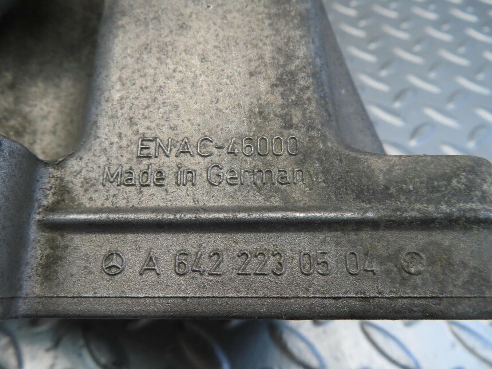 11278 Mercedes-Benz W221 S320 Engine Mount Bracket Right Side 6422230504