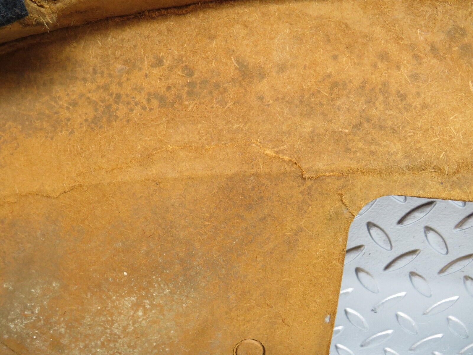 31050 Mercedes-Benz W123 200D Parcel Shelf