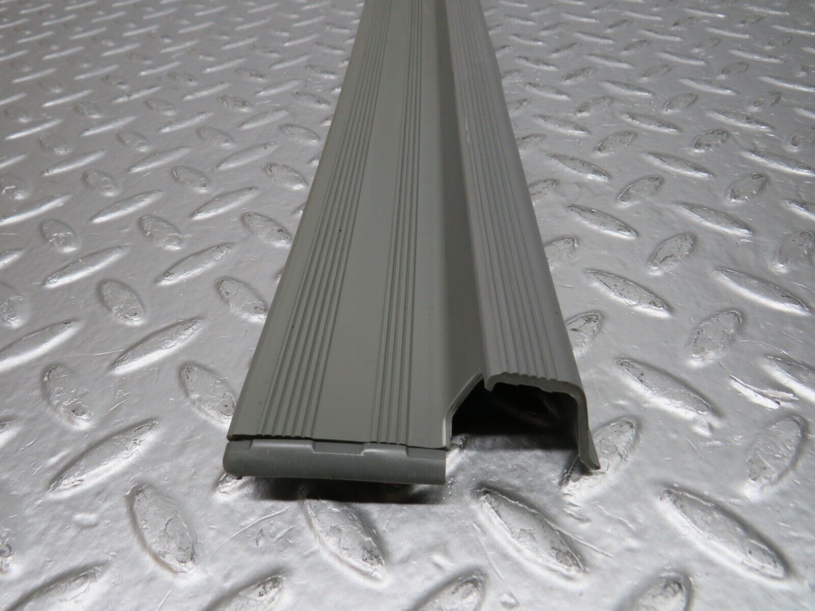 32318 Mercedes-Benz S124 300TE Wagon Rear Right Door Sill Trim