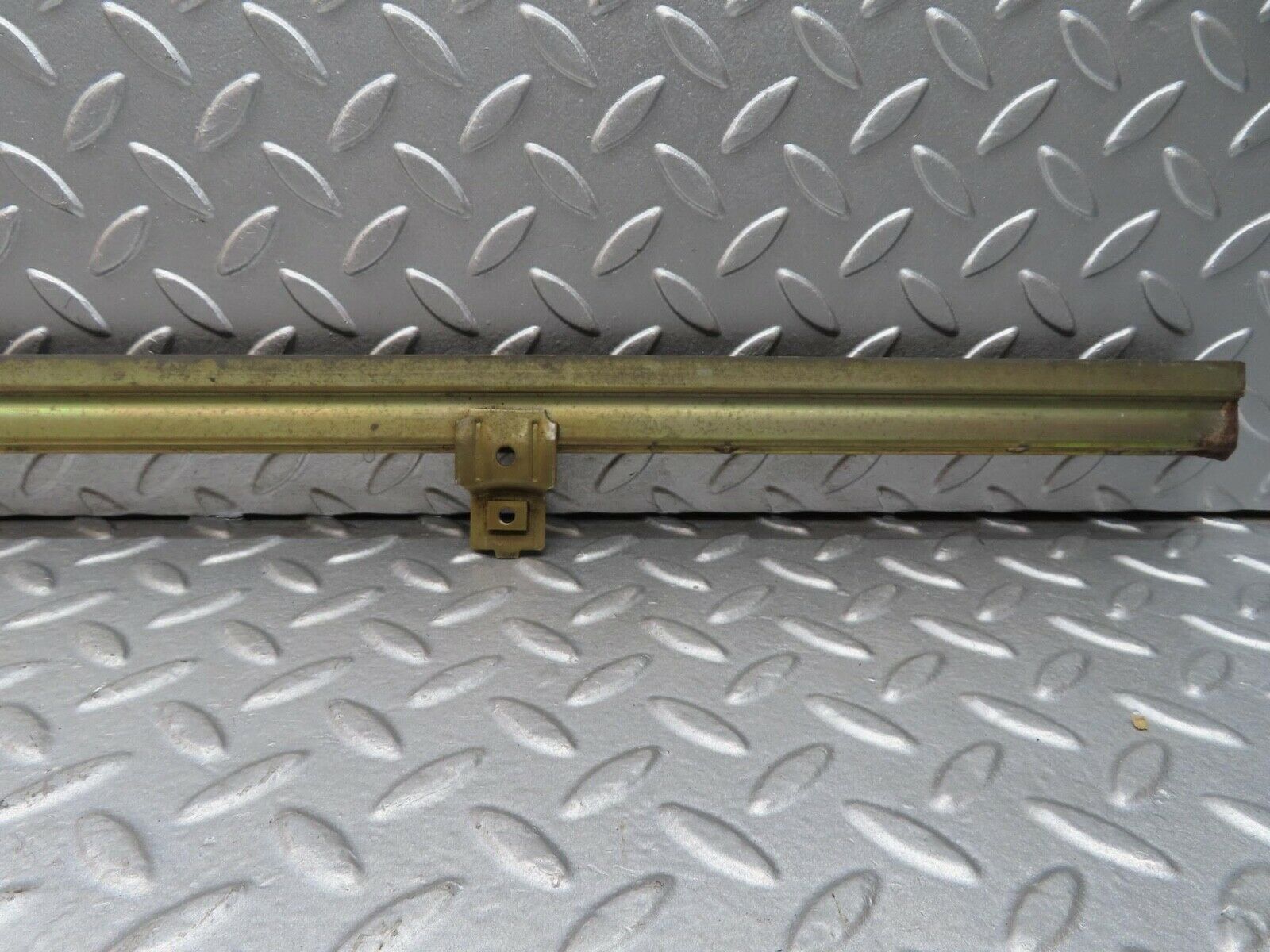 1110 Mercedes-Benz C123 230CE Coupe Front Right Door Window Bottom Rail