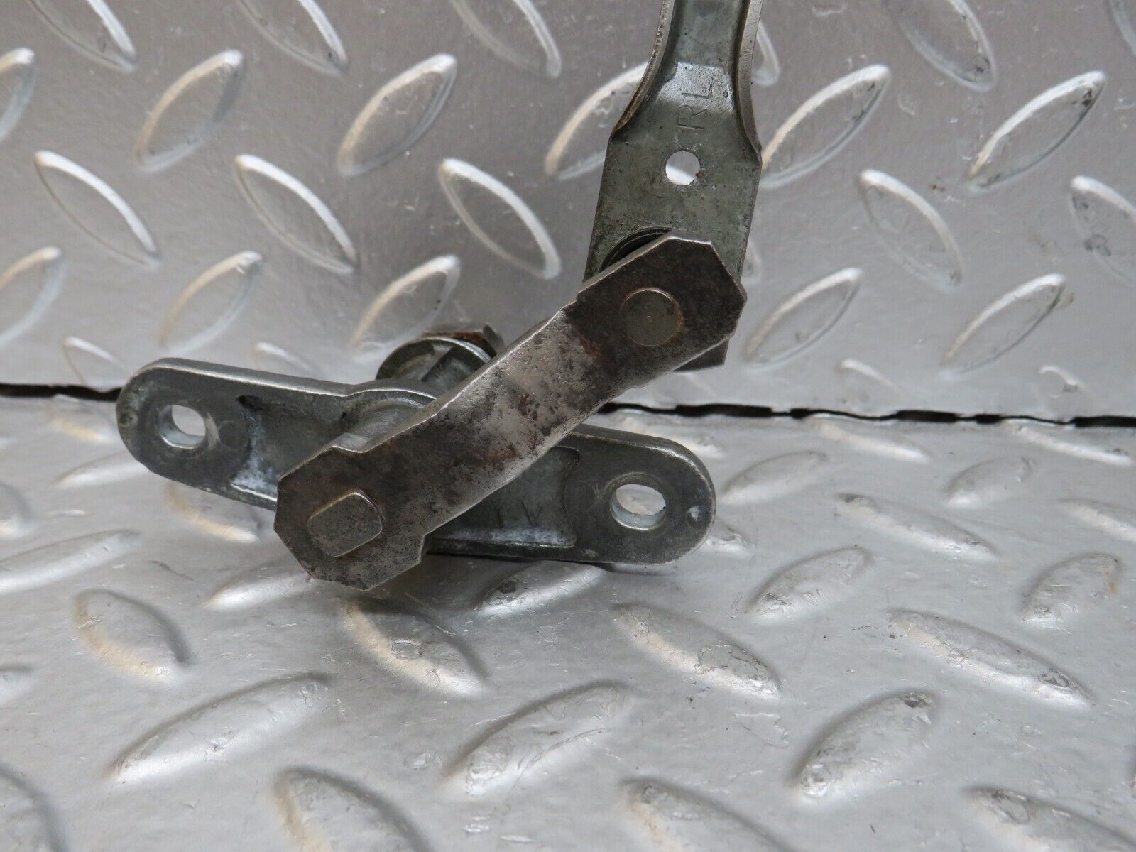 28364 Mercedes-Benz S123 240D Wagon Windscreen Wiper Linkage