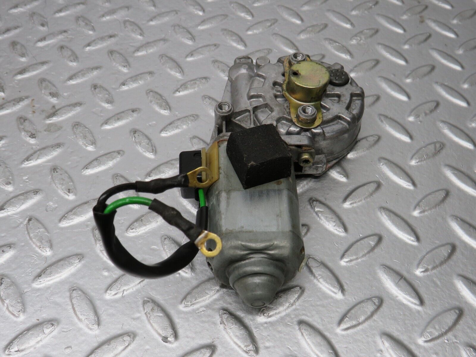 33953 Mercedes-Benz W124 230E Front Left Window Regulator Motor 0130821137