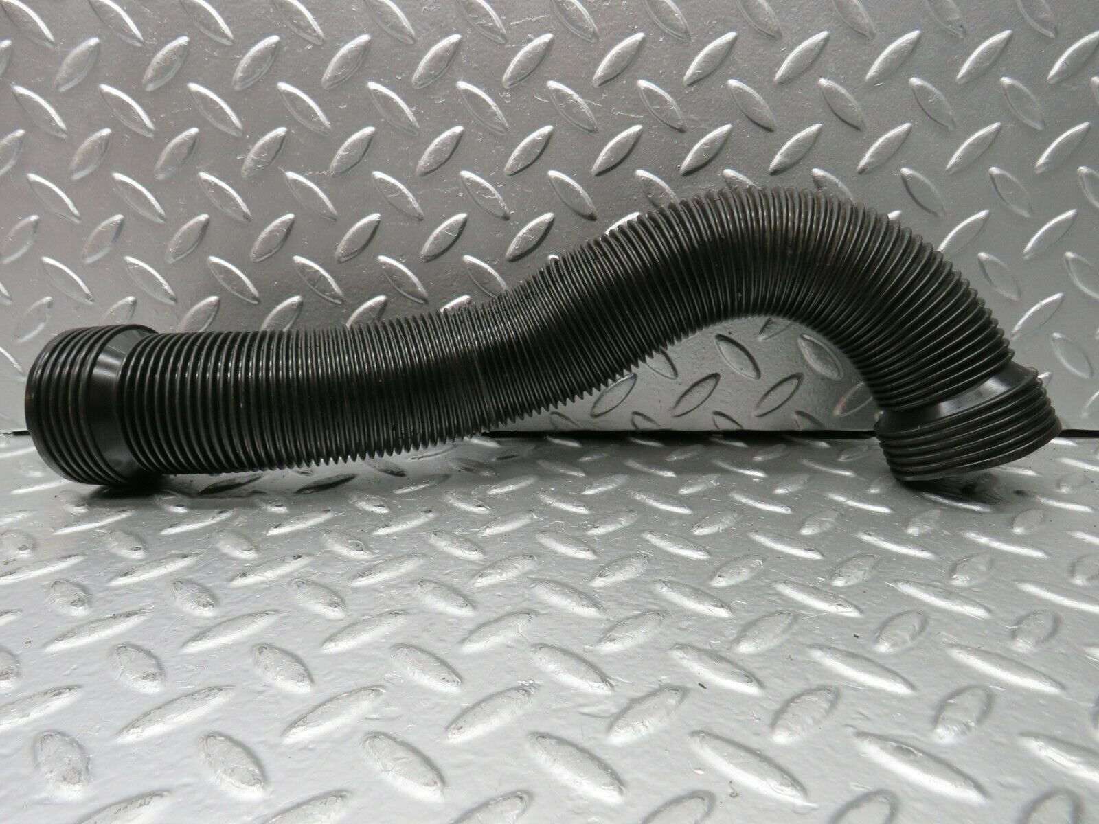 22690 Mercedes-Benz C107 450SLC Coupe Air Duct Pipe Hose