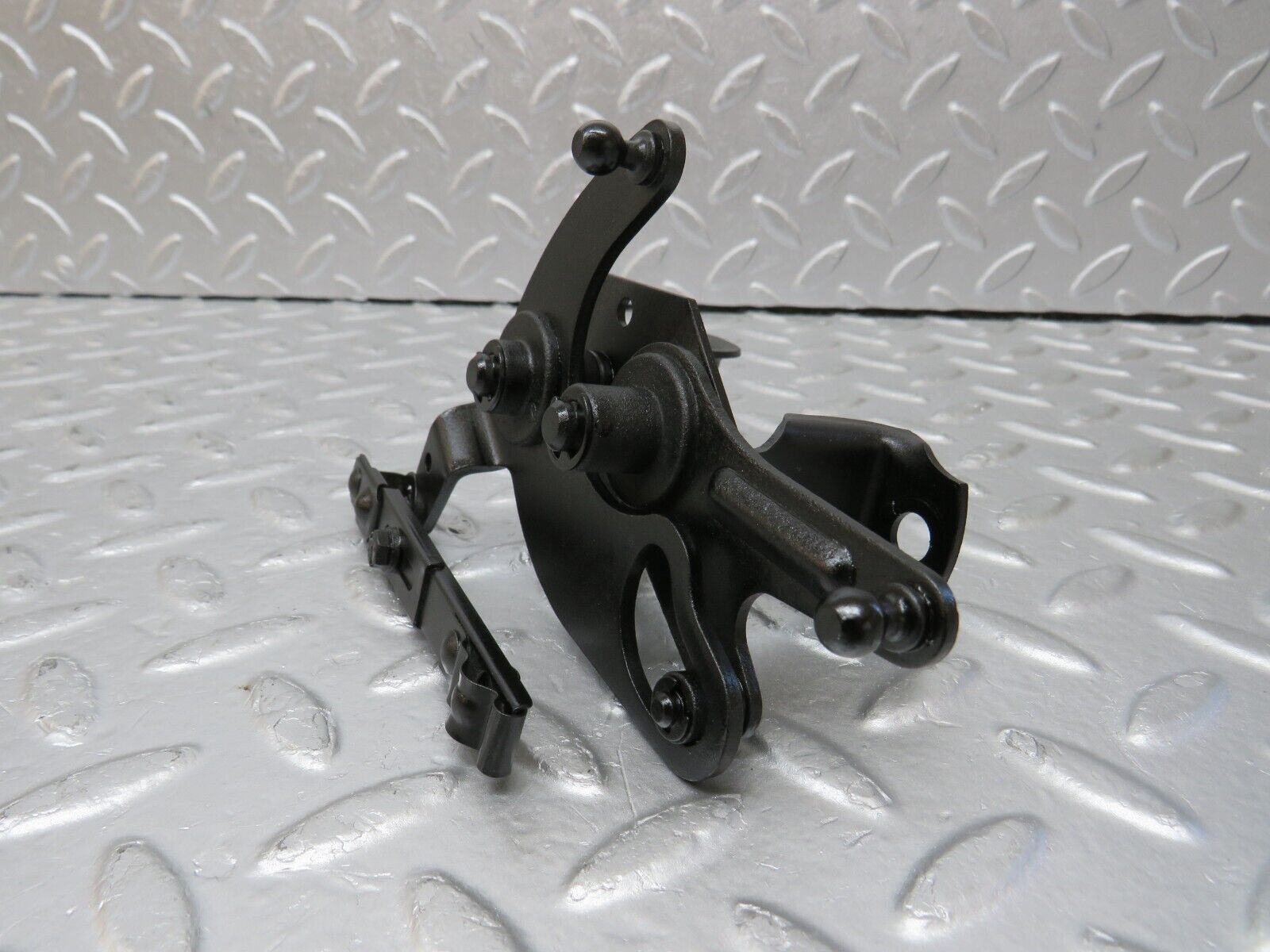 34585 Mercedes-Benz C126 380SEC Coupe Throttle Linkage