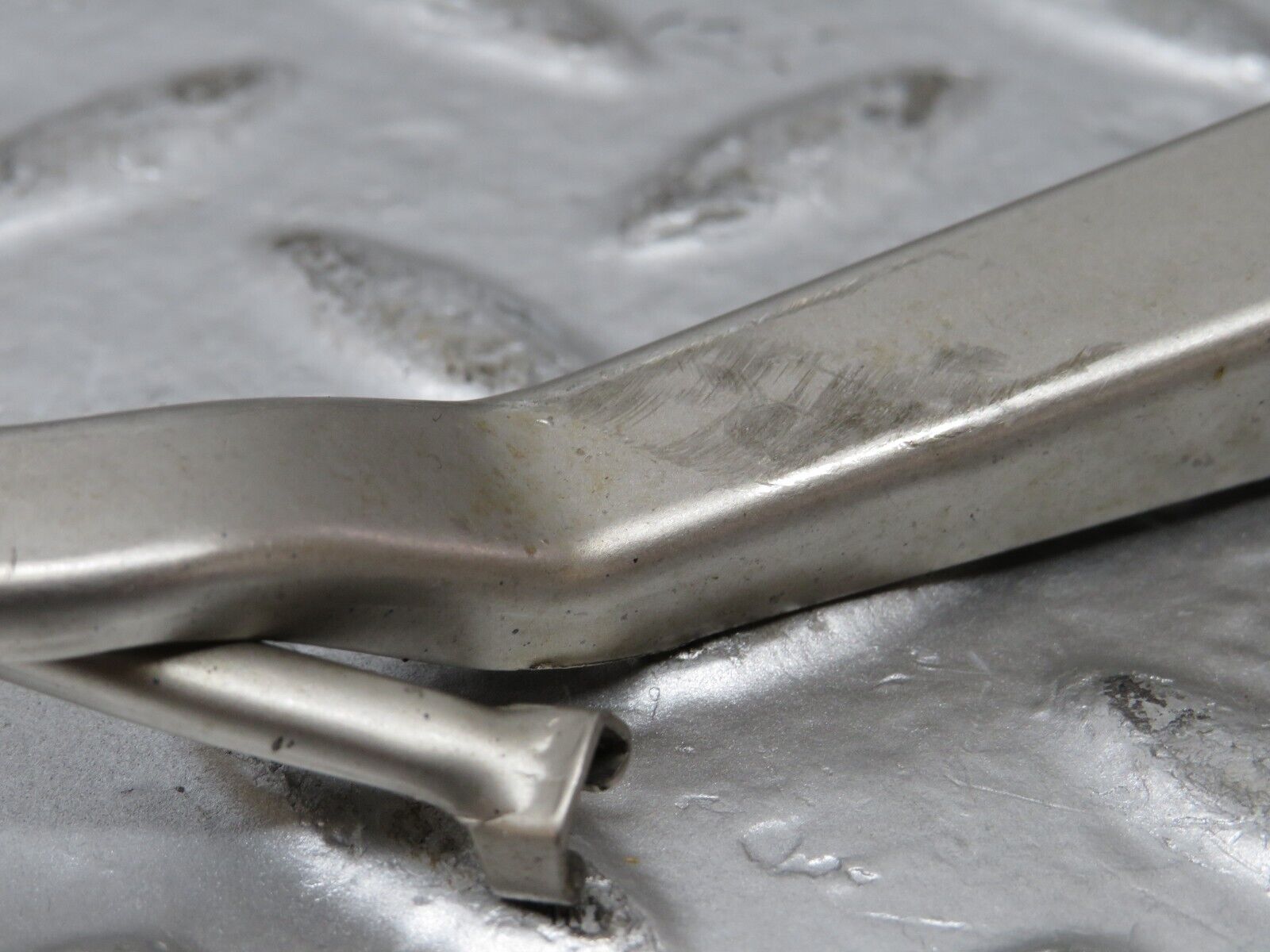 26051 Mercedes-Benz W116 450SE Headlight Wiper Arm Left Bosch