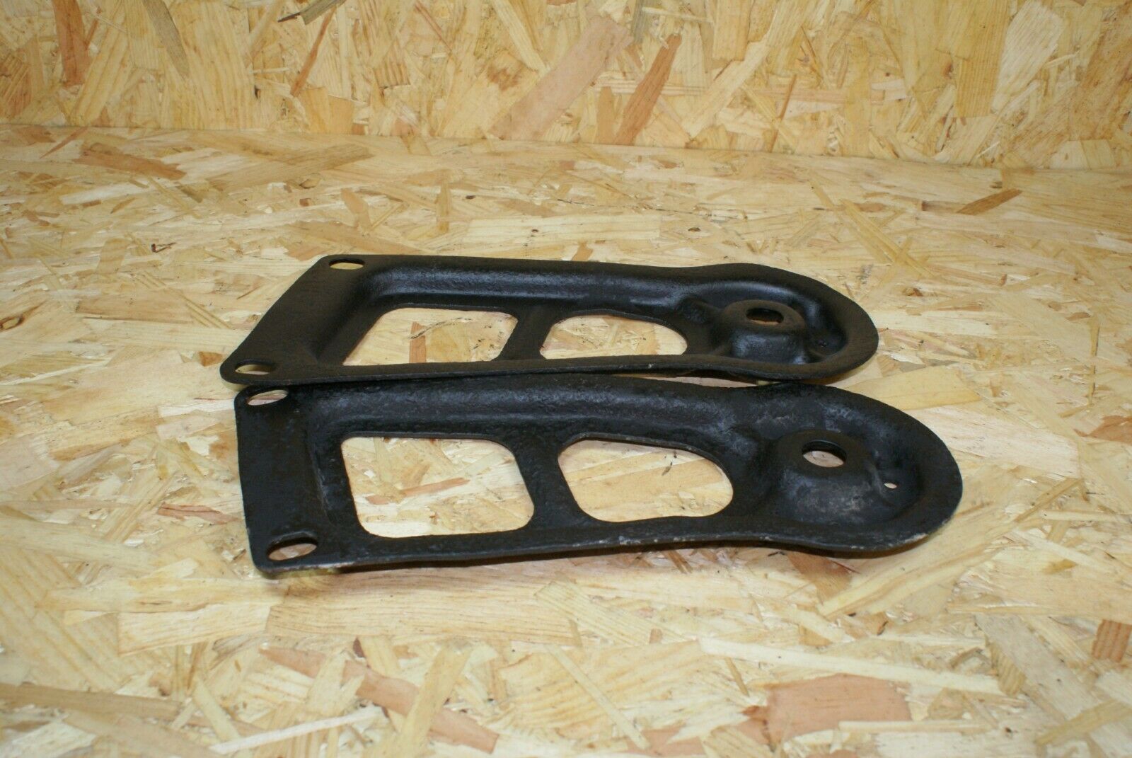 2240 Mercedes-Benz W123 280E Rear Suspension Axle Mounting Bracket