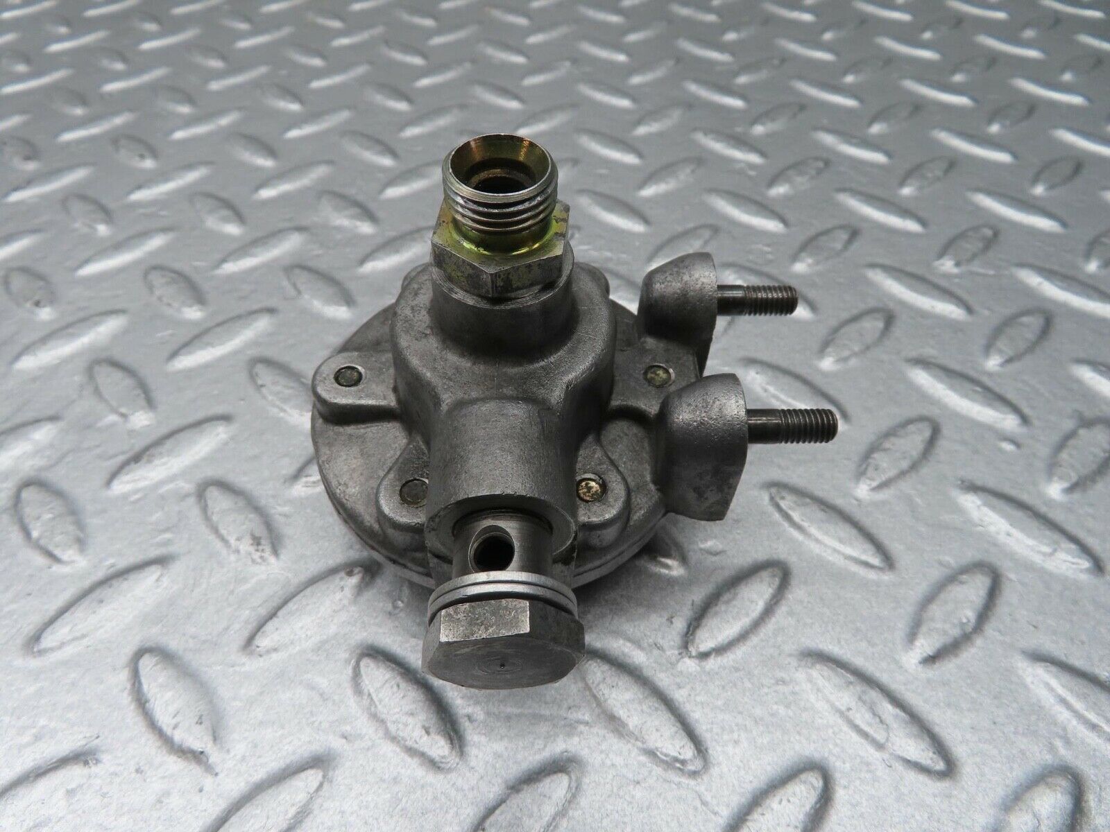 12826 Mercedes-Benz W111 Oil Pressure Damper