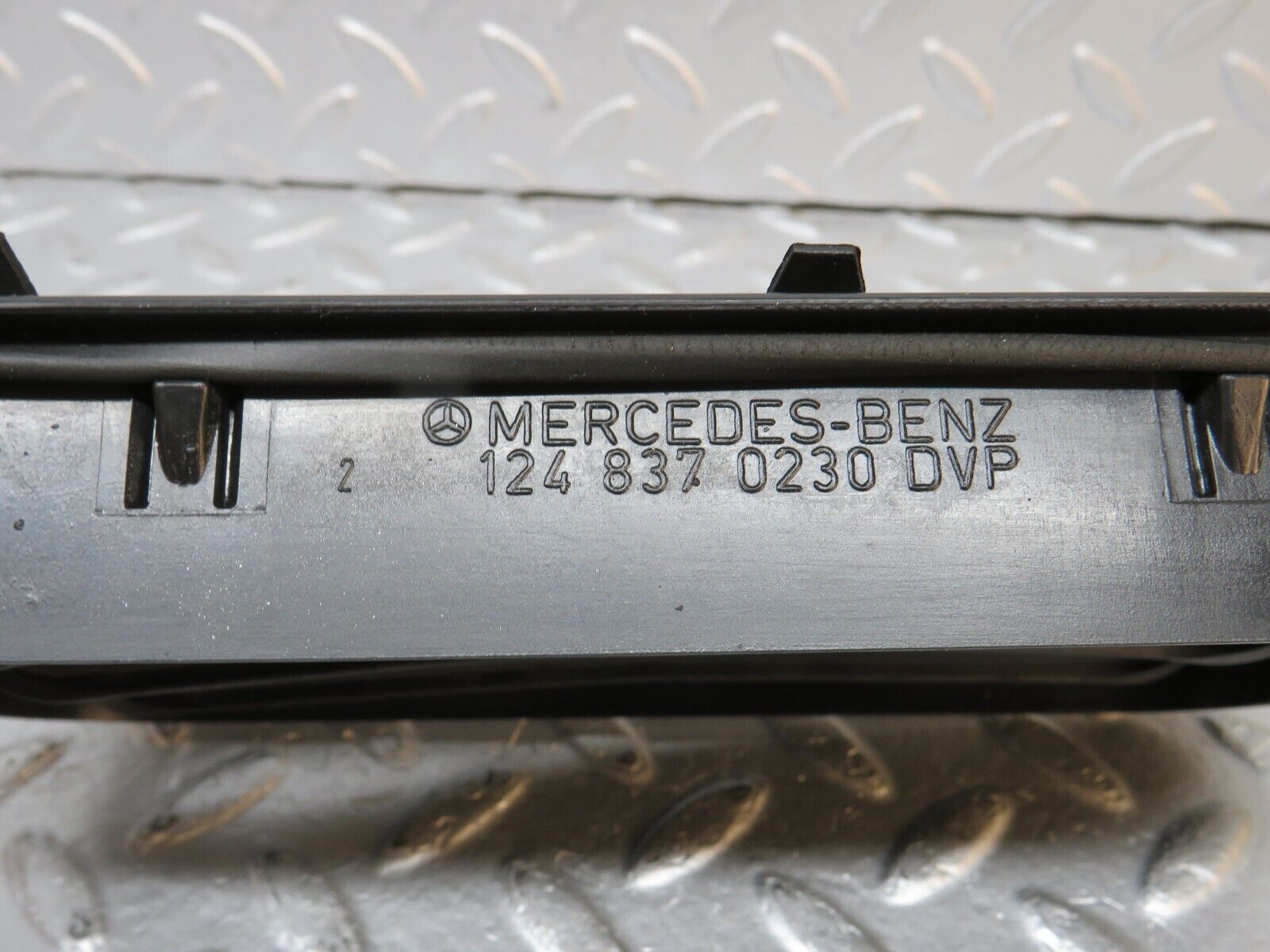 39681 Mercedes-Benz R129 320SL Coupe Air Intake Vent 1248370230 1248370242