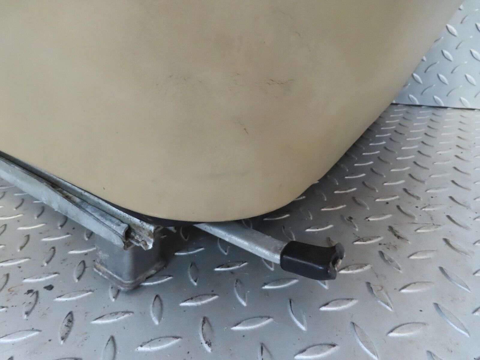 16146 Mercedes-Benz W123 280E Front Left Seat Passenger Seat