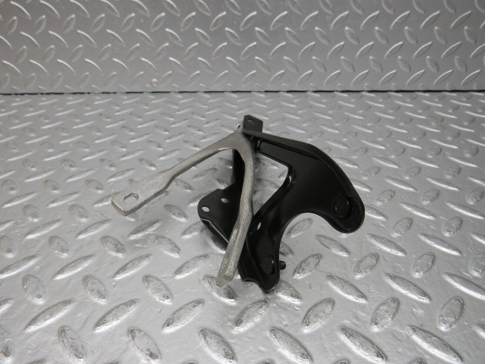 31737 Mercedes-Benz W201 190LE 1.8L Steering Column Bracket