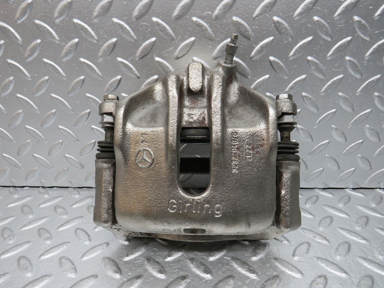 30457 Mercedes-Benz W124 230E Front Right Brake Caliper Girling