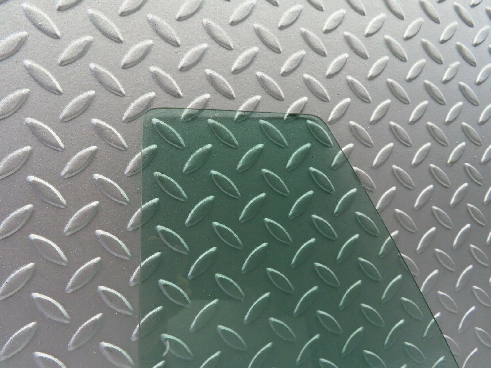 6746 Mercedes-Benz S124 E220 Wagon Rear Left Quarter Window Glass