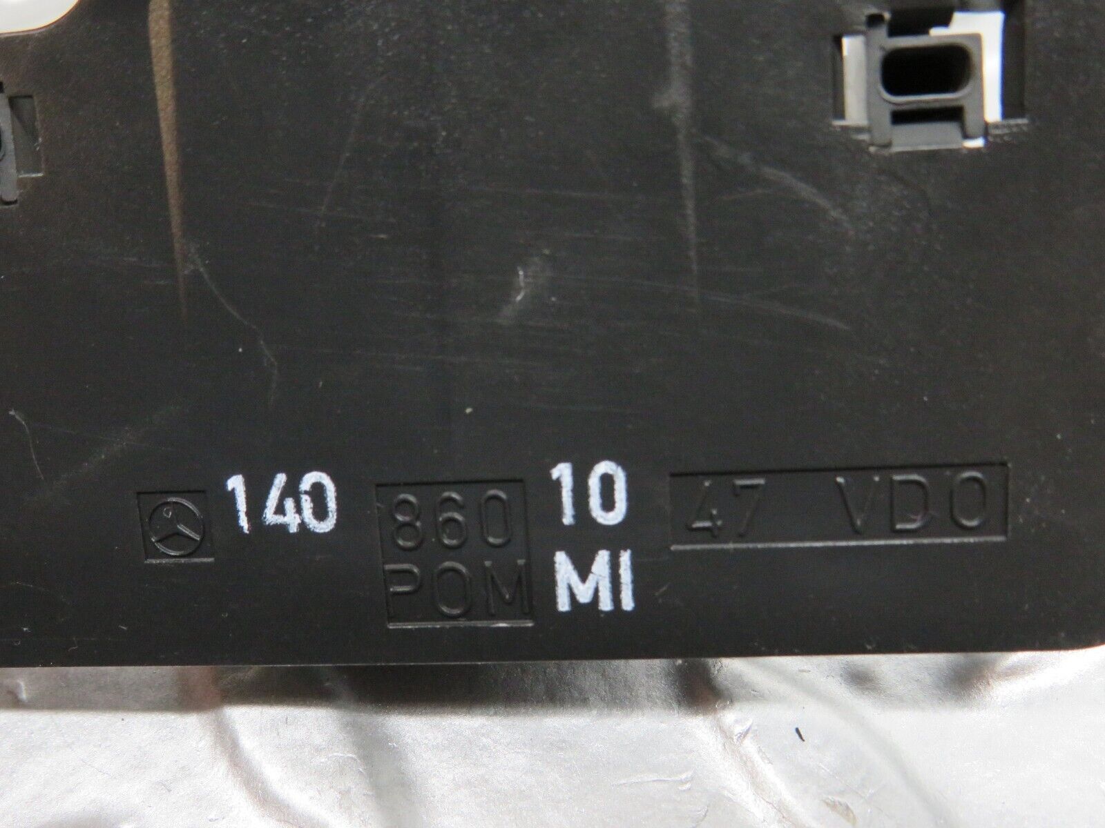 24633 Mercedes-Benz W140 S320 Front Heated Windscreen Washer Nozzle 1408601047