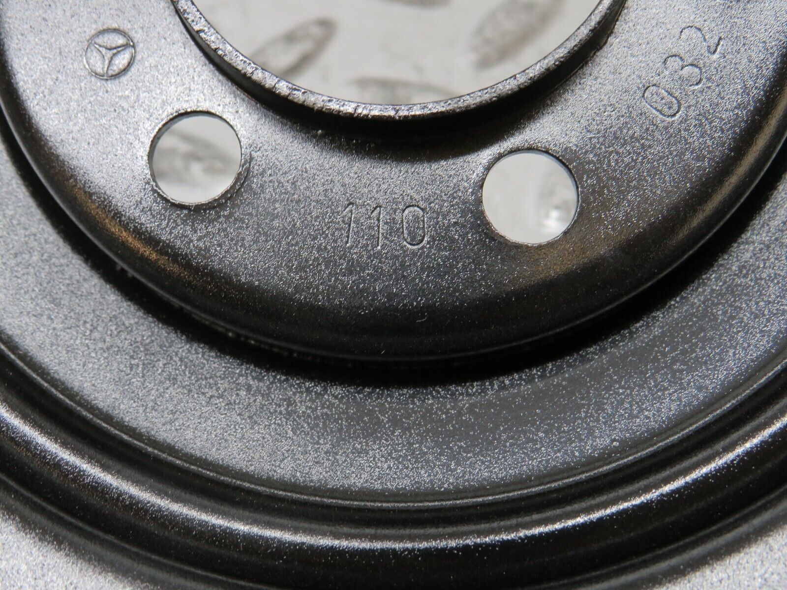 27392 Mercedes-Benz W123 280E Crankshaft Pulley 1100320904