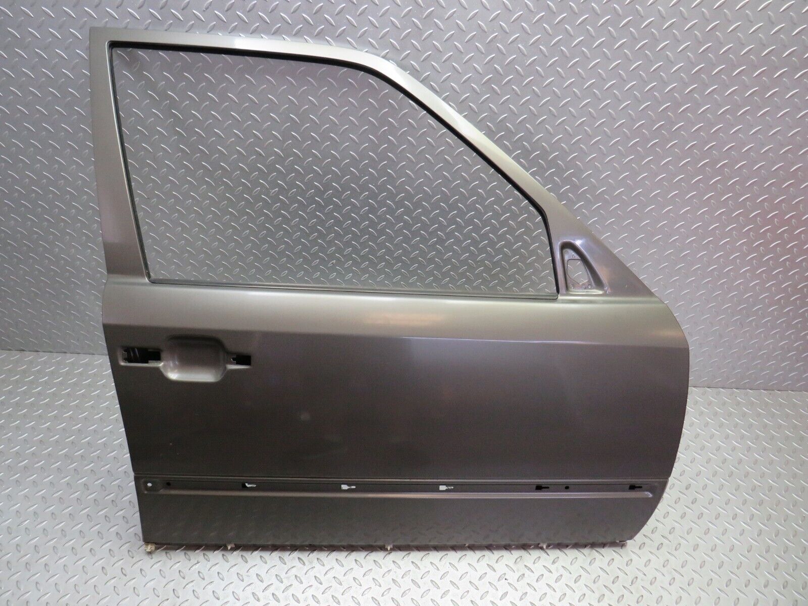 35336 Mercedes-Benz W124 Front Right Door