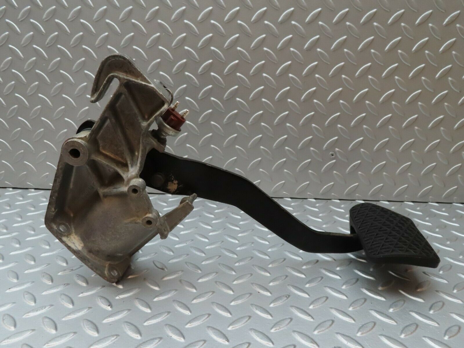 4349 Mercedes-Benz W123 230E Brake Pedal Assembly 1232900219
