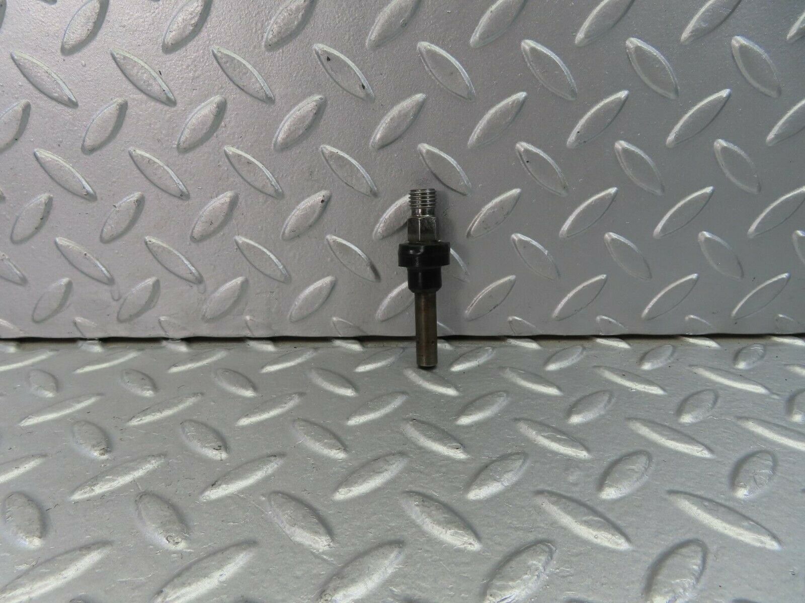 10794 Mercedes-Benz W123 230E Fuel Injector Bosch 0437502010