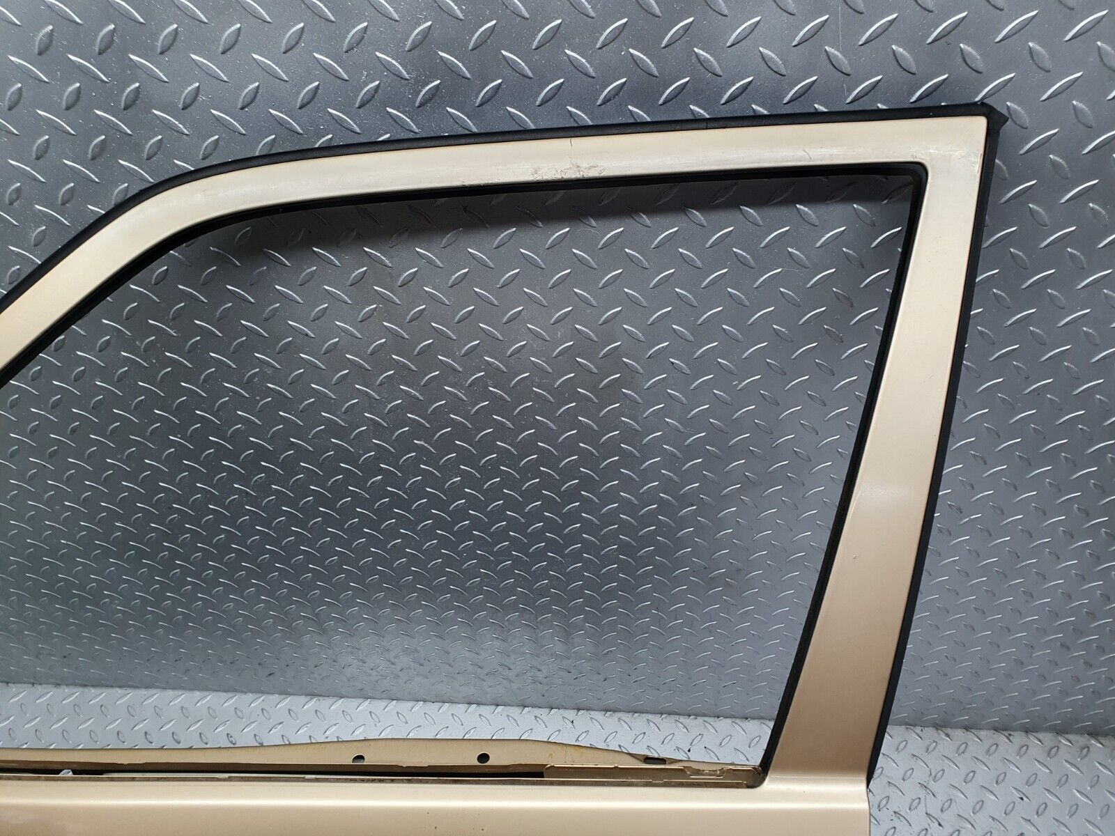 41368 Mercedes-Benz W124 200E Front Left Door