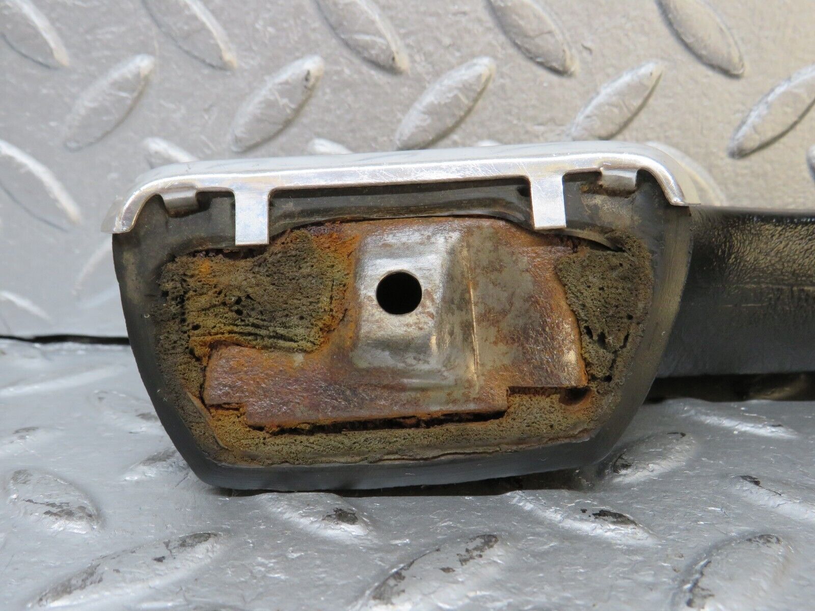 40553 Mercedes-Benz W123 300D Front Right Interior Door Handle Black 1239702001