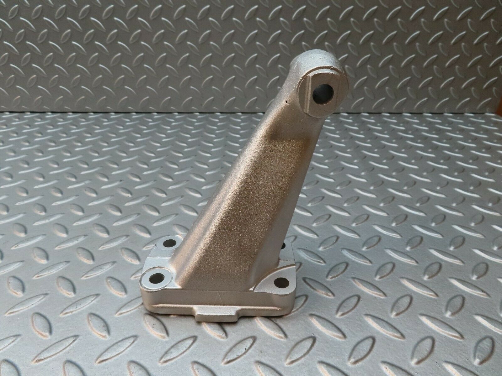 4685 Mercedes-Benz W114 280CE Coupe Engine Mount Bracket Left Side 1802233804