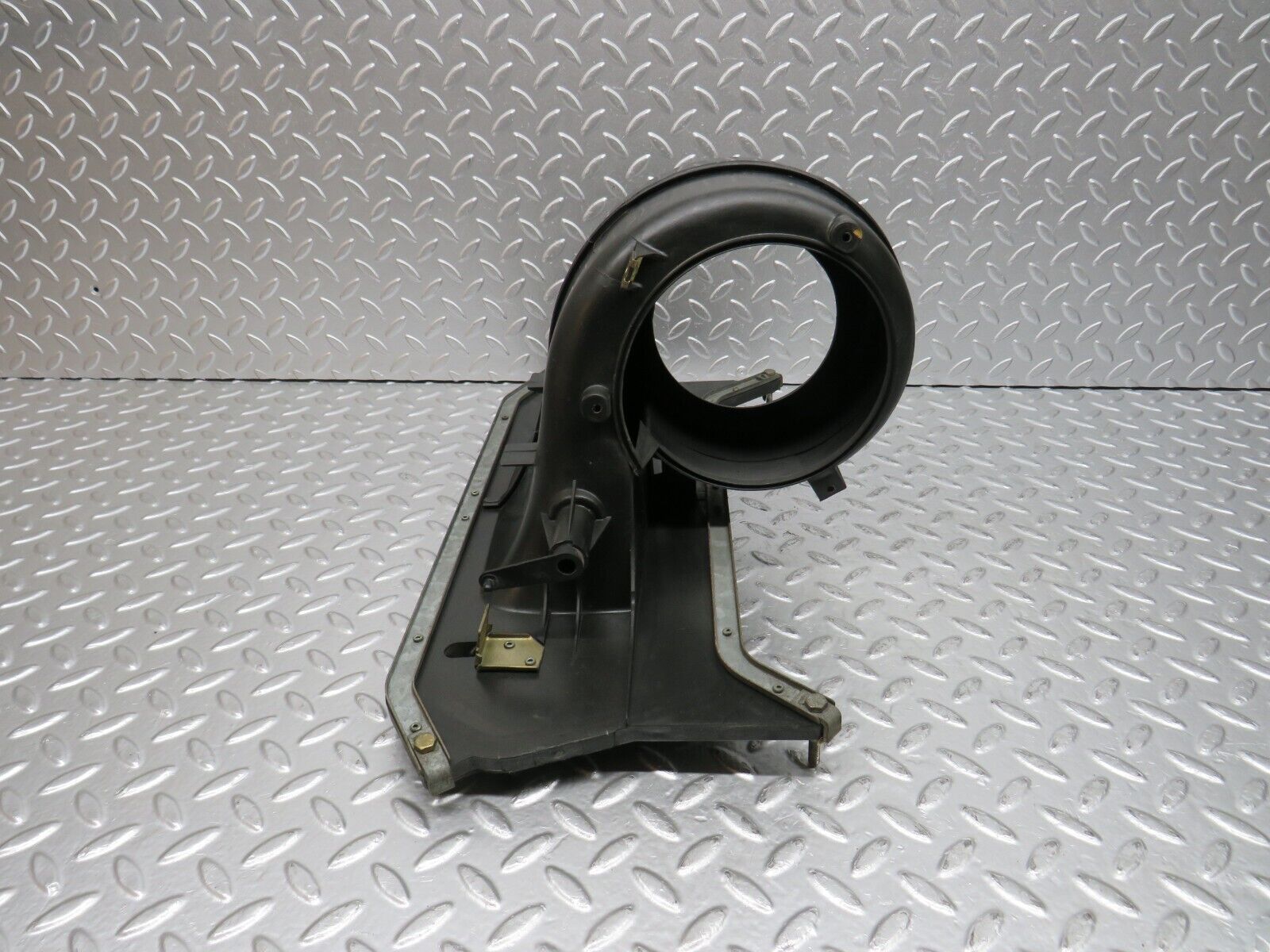 31647 Mercedes-Benz W201 190LE 1.8L Heater Blower Housing Behr 91.484.52.017