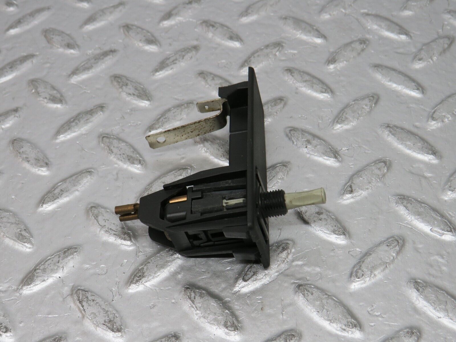 31781 Mercedes-Benz W201 190LE 1.8L Trunk Boot Light Switch 2018201211