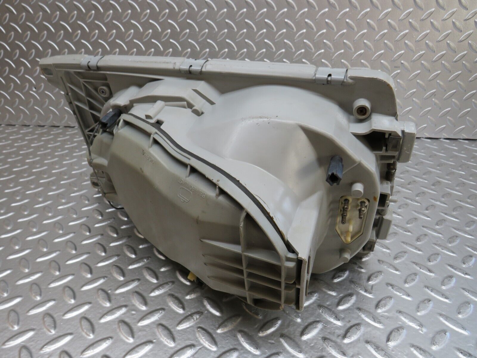 25398 Mercedes-Benz W123 200 Headlight Left Hella 11768300