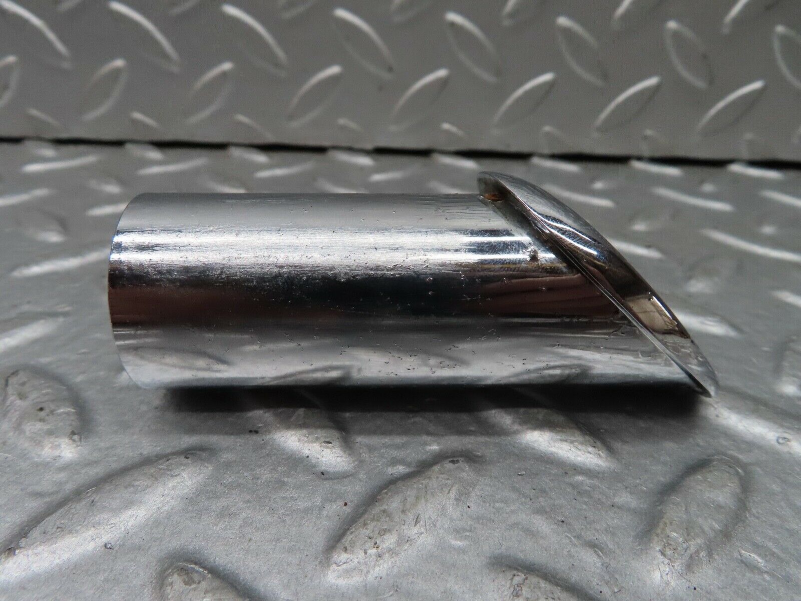 18235 Mercedes-Benz W111 220SE Coupe Dashboard Chrome Air Vent