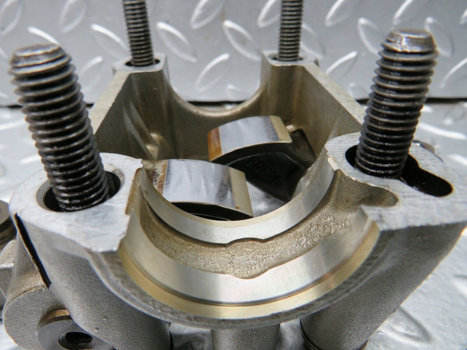 21744 Mercedes-Benz W126 300SE Rocker Arms Camshaft Bearing Block 1030510610