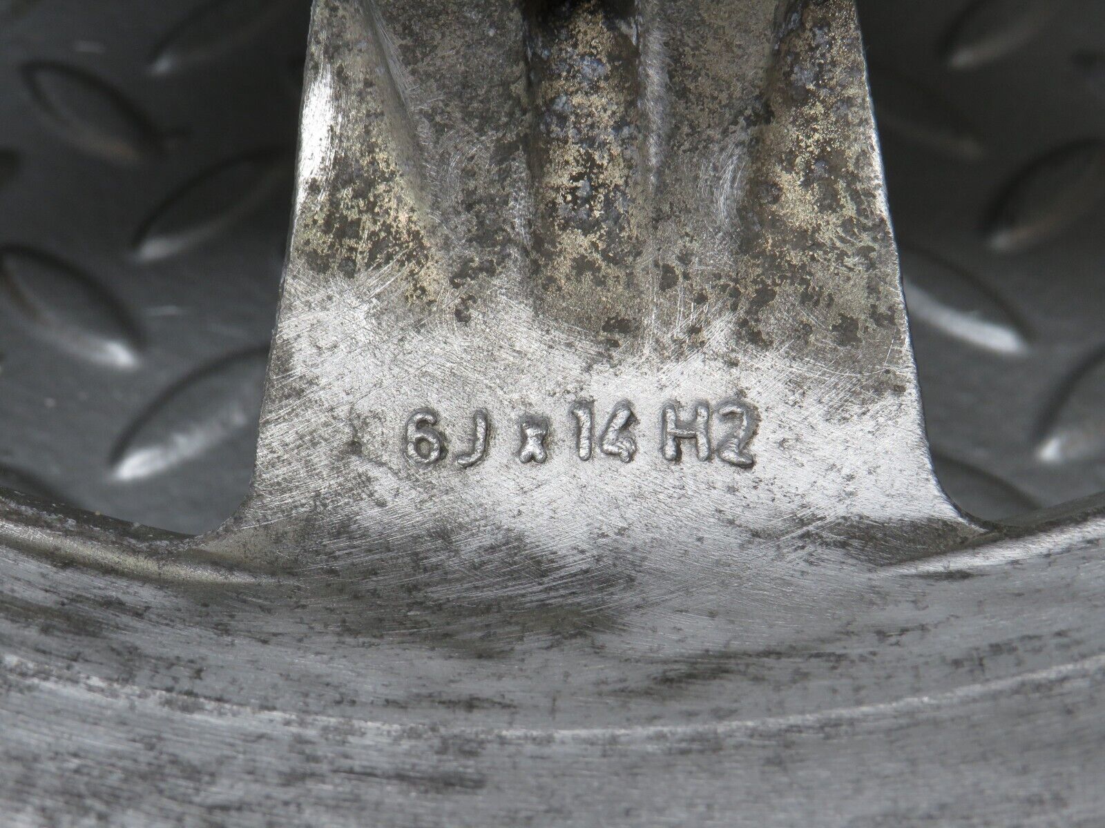 30197 Porsche 924 Alloy Wheel Set 6Jx14H2 477601031