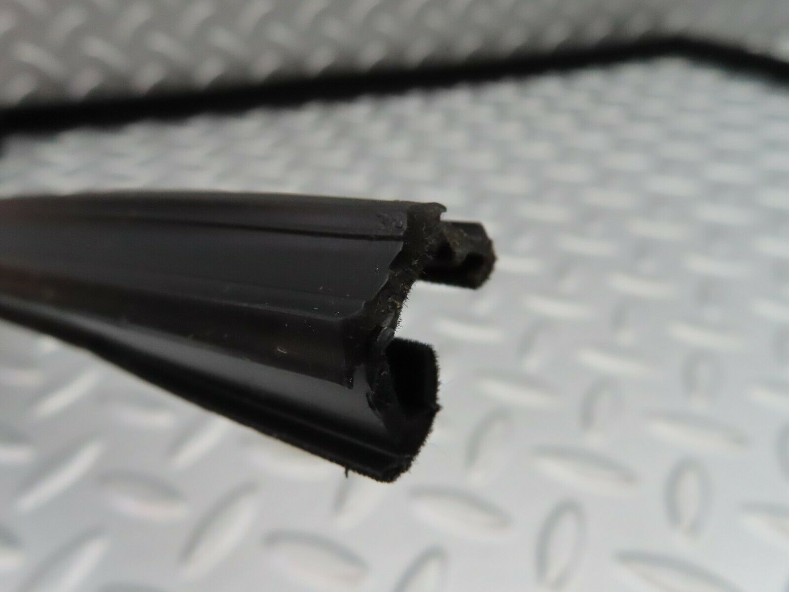 6613 Mercedes-Benz S124 E220 Wagon Window Seal Rubber Rear Left