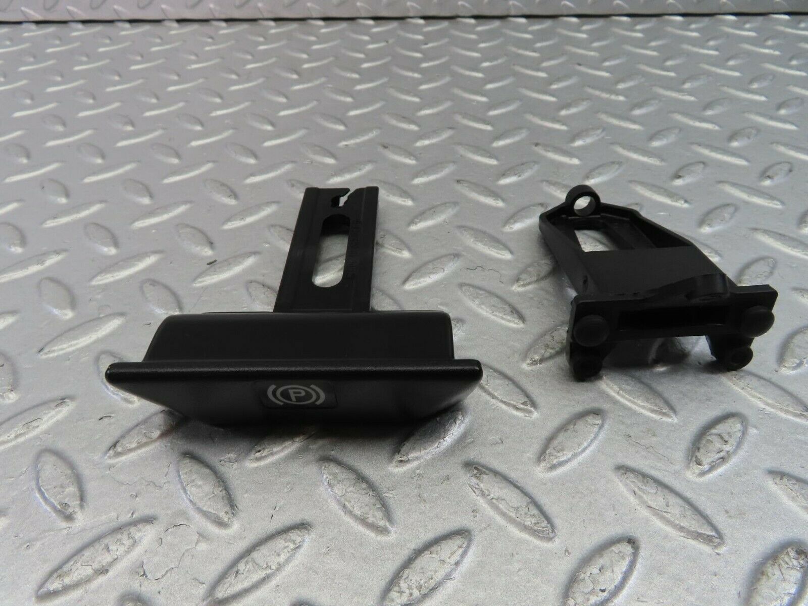 9362 Mercedes-Benz C124 300CE Coupe Parking Brake Release Handle 1244270120