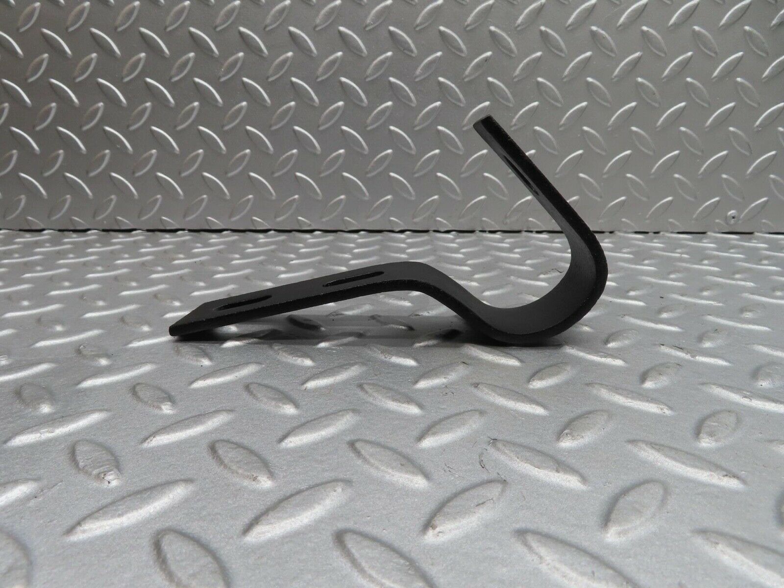 12281 Mercedes-Benz W108 280SE 3.5 Front Bumper Bracket