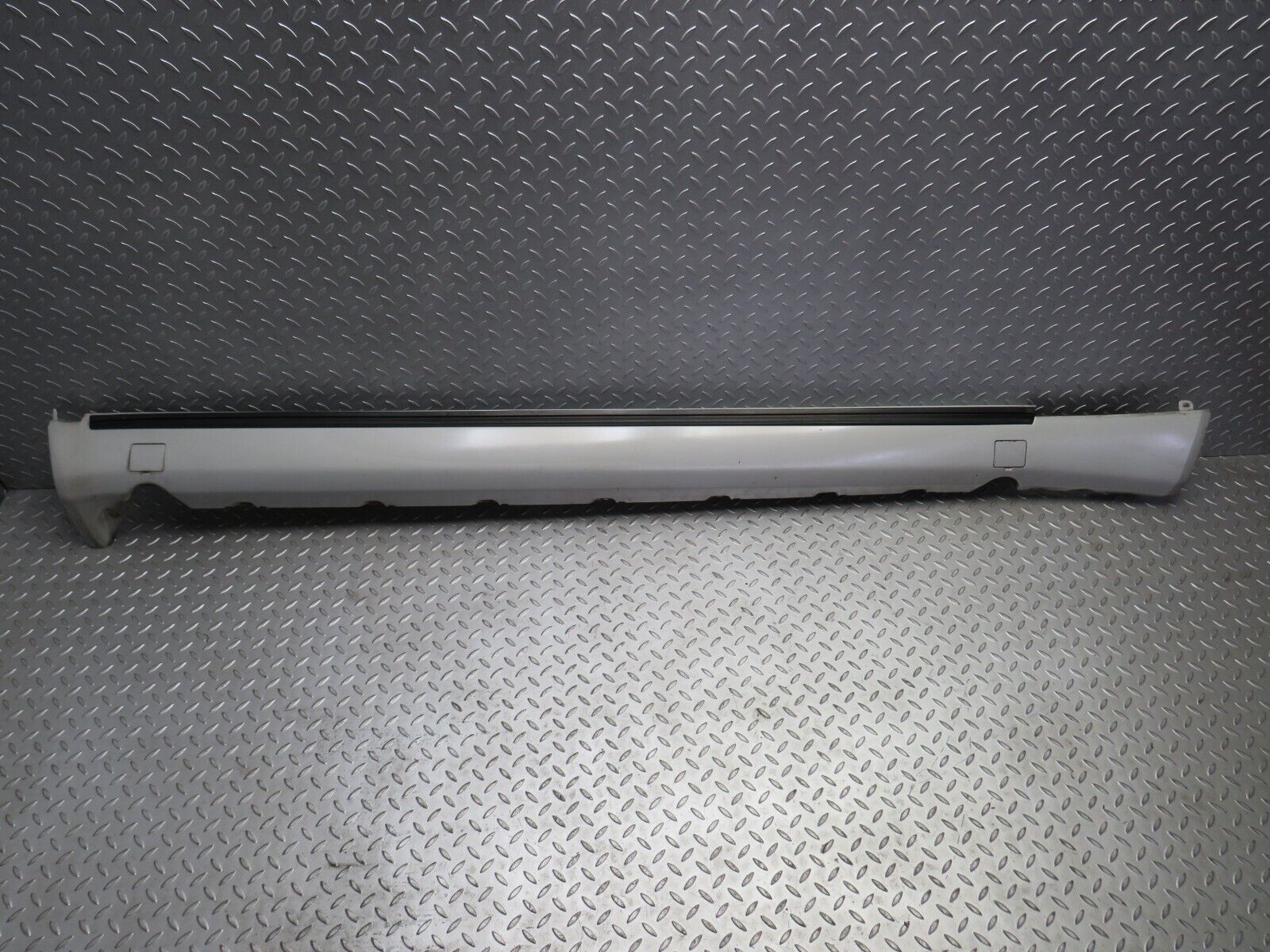 30251 Mercedes-Benz W124 230E Side Skirt Right Side 1246902440