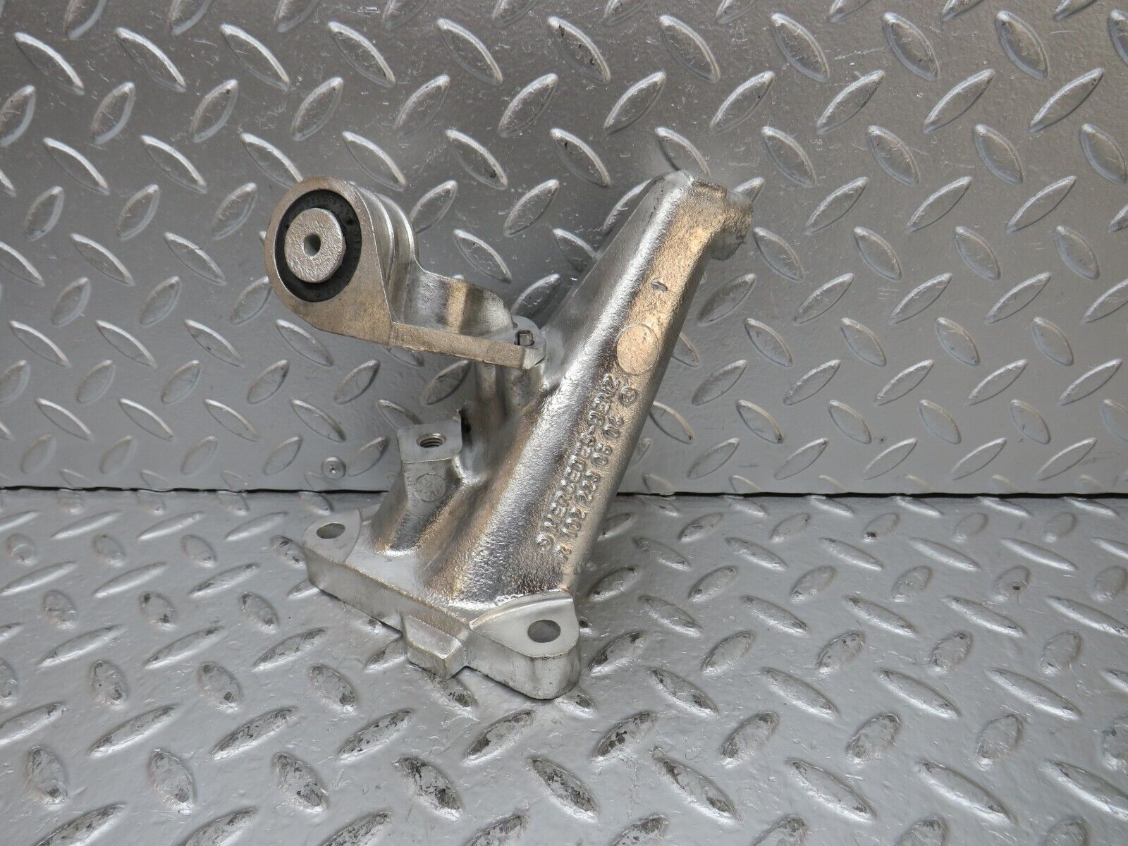 31973 Mercedes-Benz W123 230E Engine Mount Bracket Left Side 1022230504