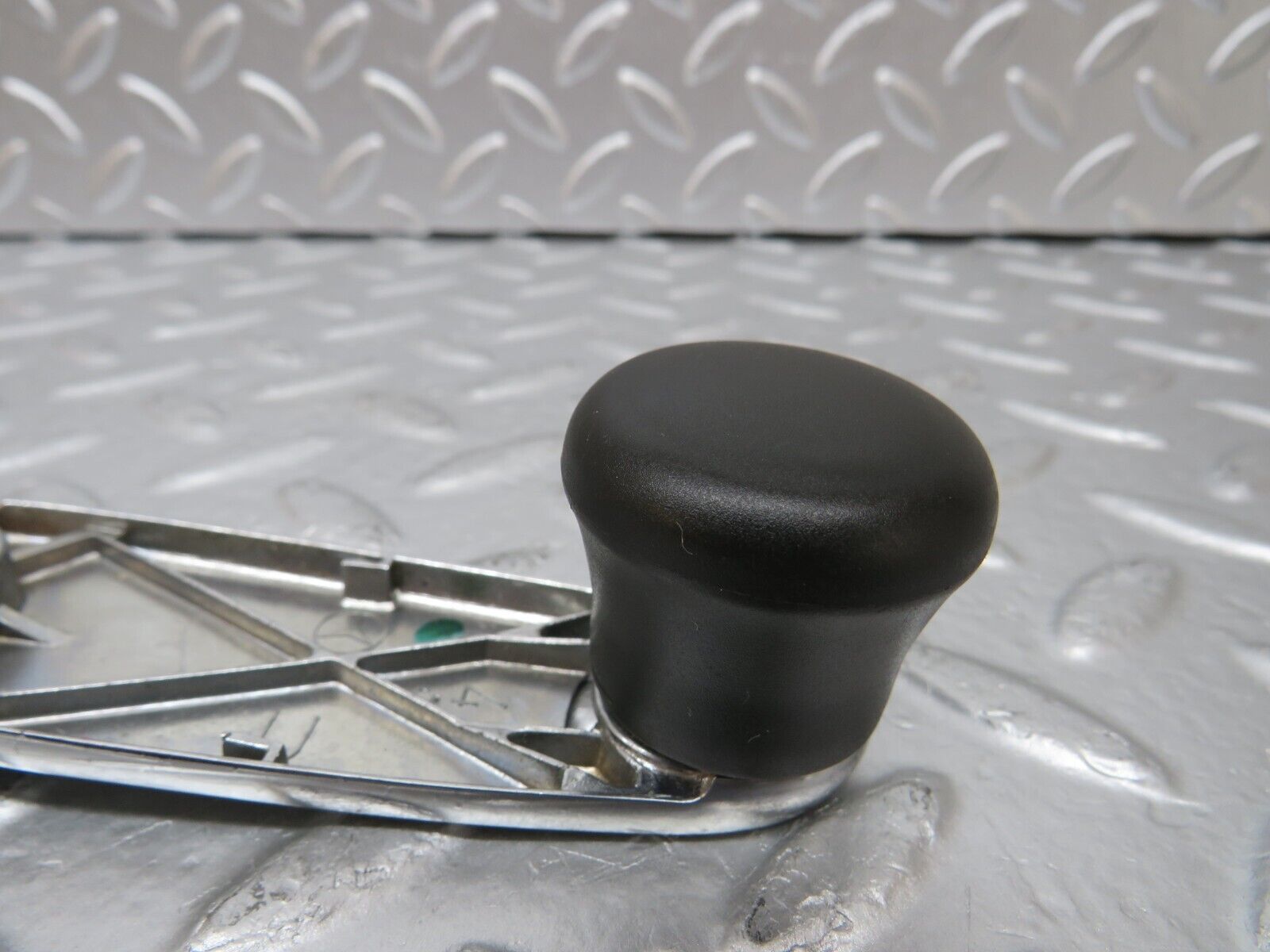 25542 Mercedes-Benz W123 200 Window Lifter Crank Handle