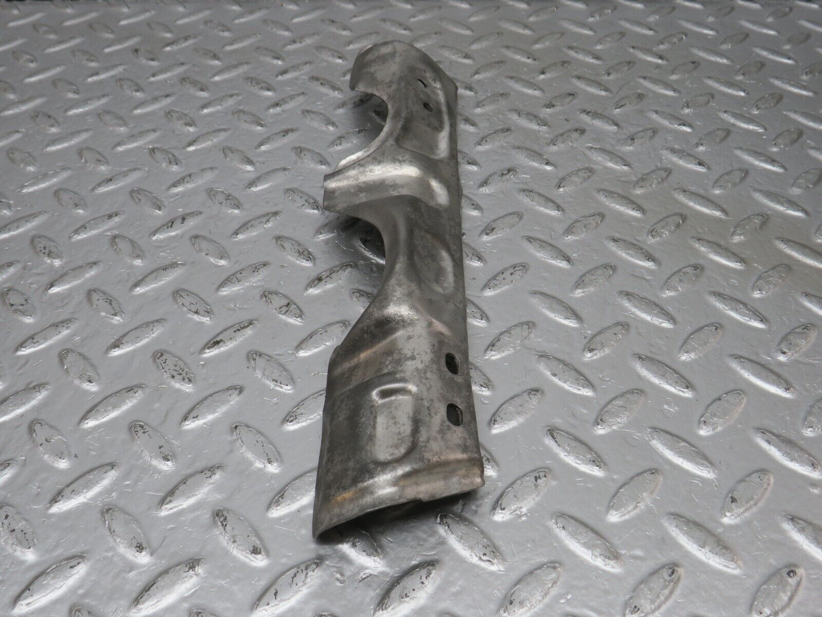 33114 Mercedes-Benz W126 420 V8 M117 Exhaust Manifold Heat Shield