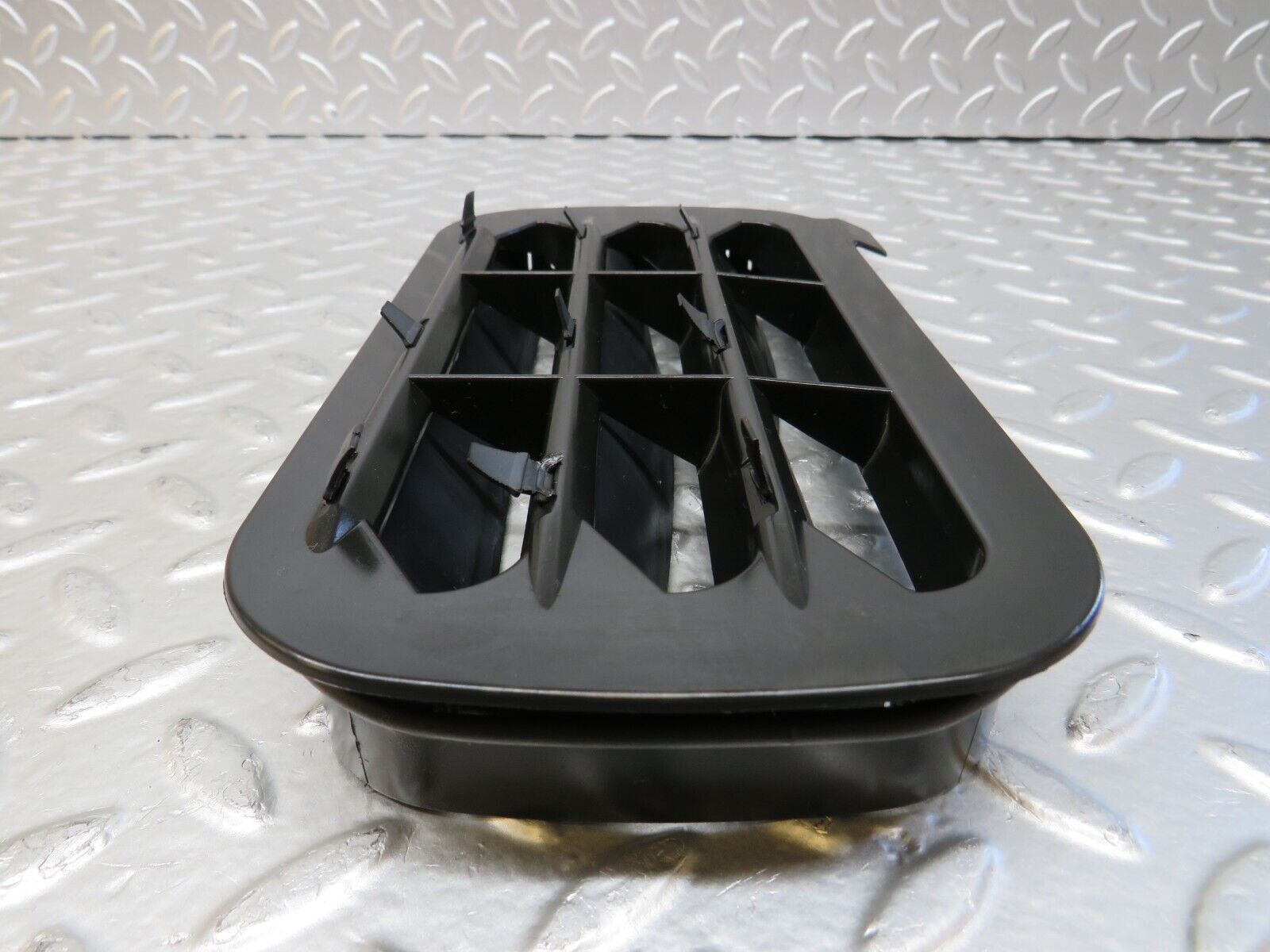 25728 Mercedes-Benz W124 280E Rear Air Intake Vent Left 1248370230