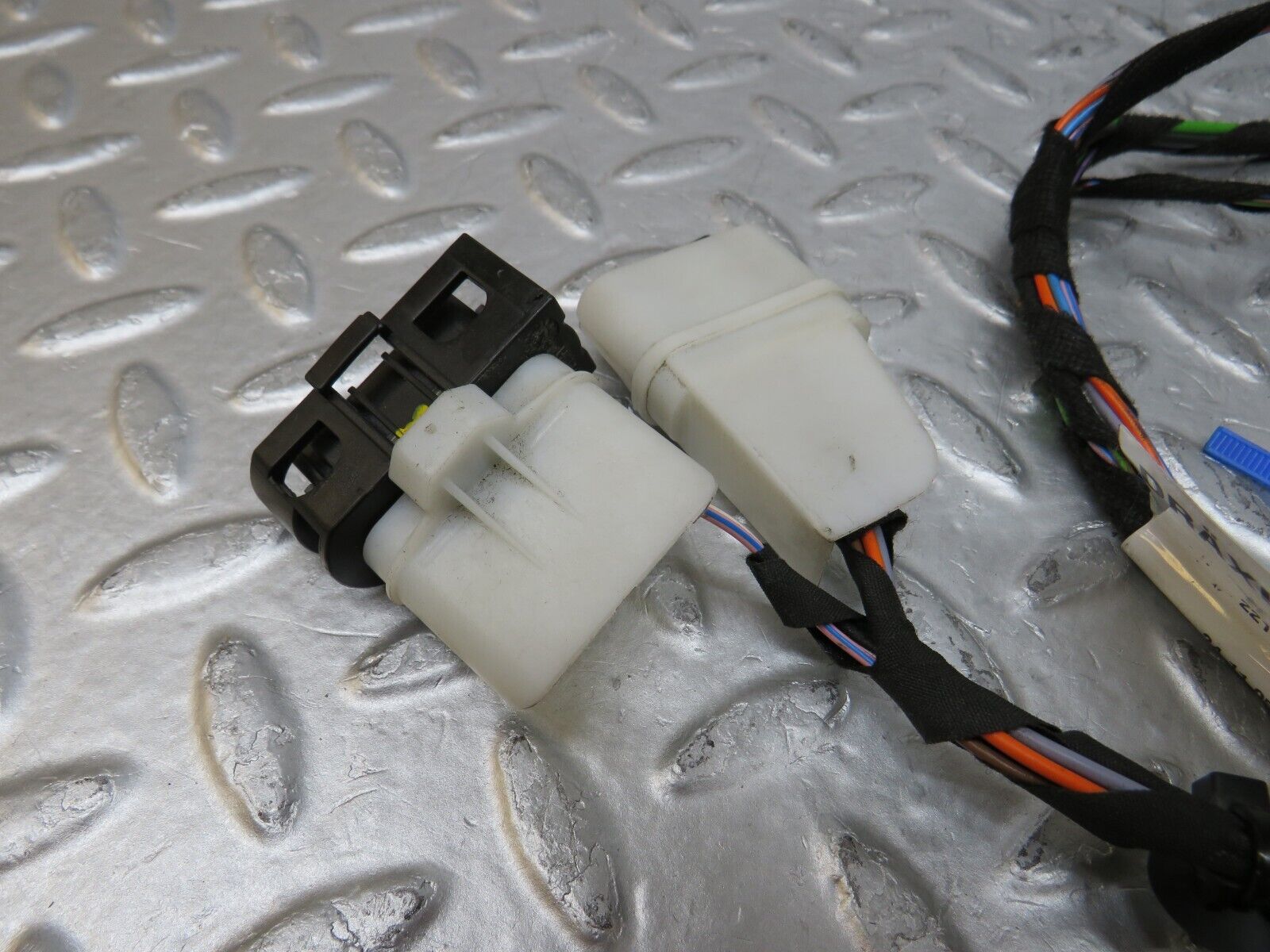 35216 Mercedes-Benz W221 Front Left Door Wire Harness 2214401213