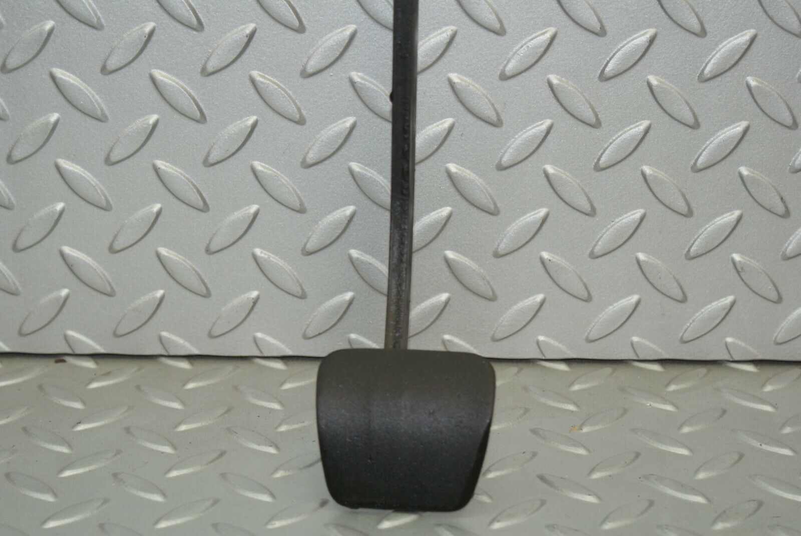 3168 Mercedes-Benz W115 220D Brake Pedal LHD