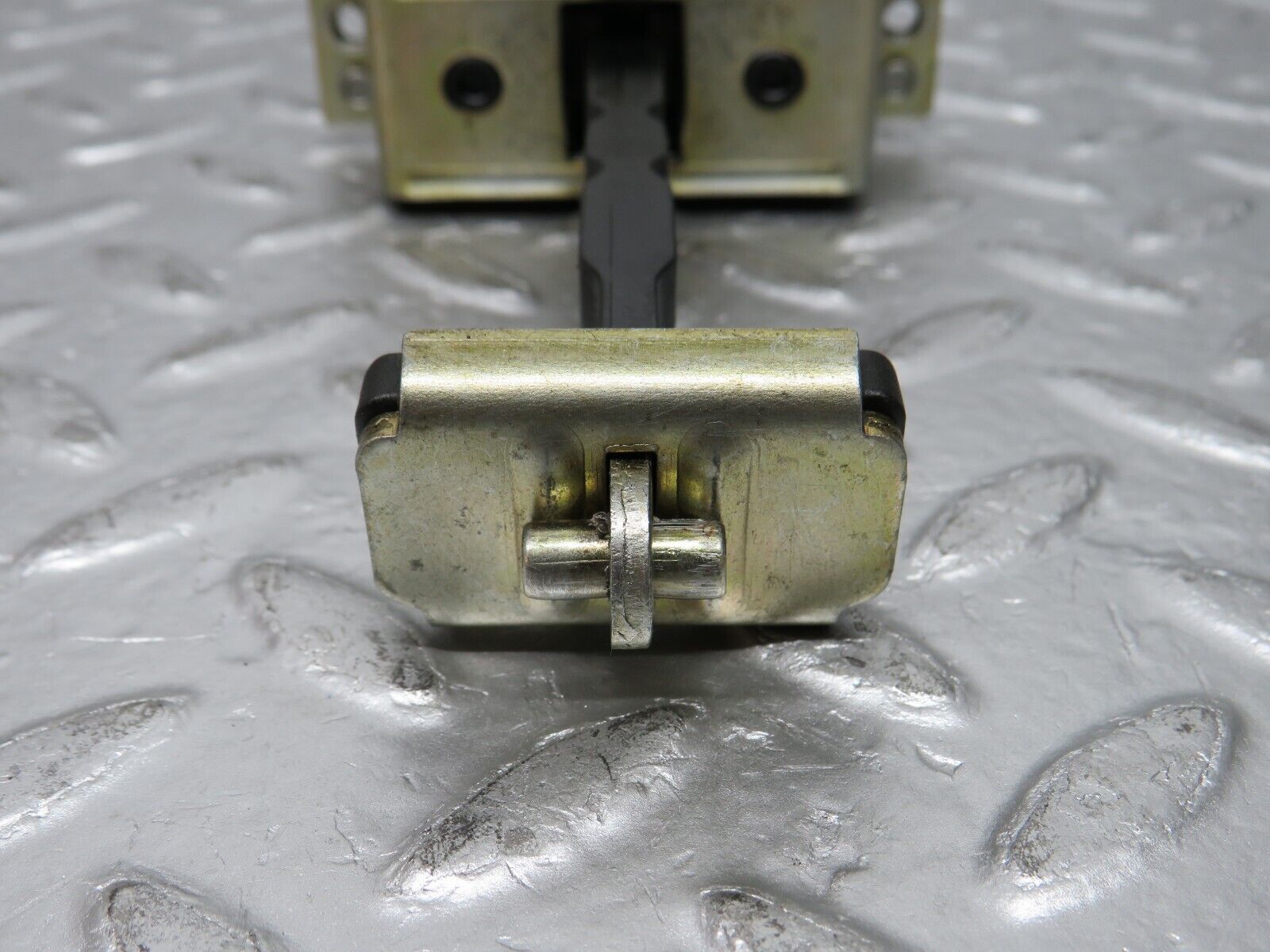 32279 Mercedes-Benz W220 S430 Front Left Door Safety Check Strap