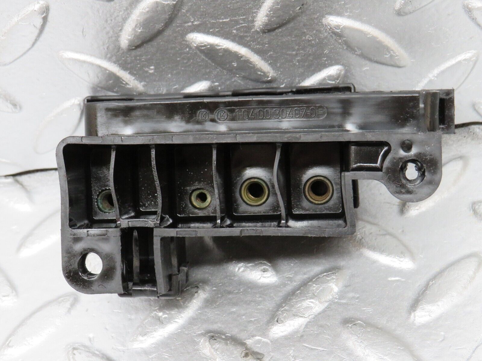 34423 Mercedes-Benz C126 380SEC Cable Wire Distributor Connector 1040030407