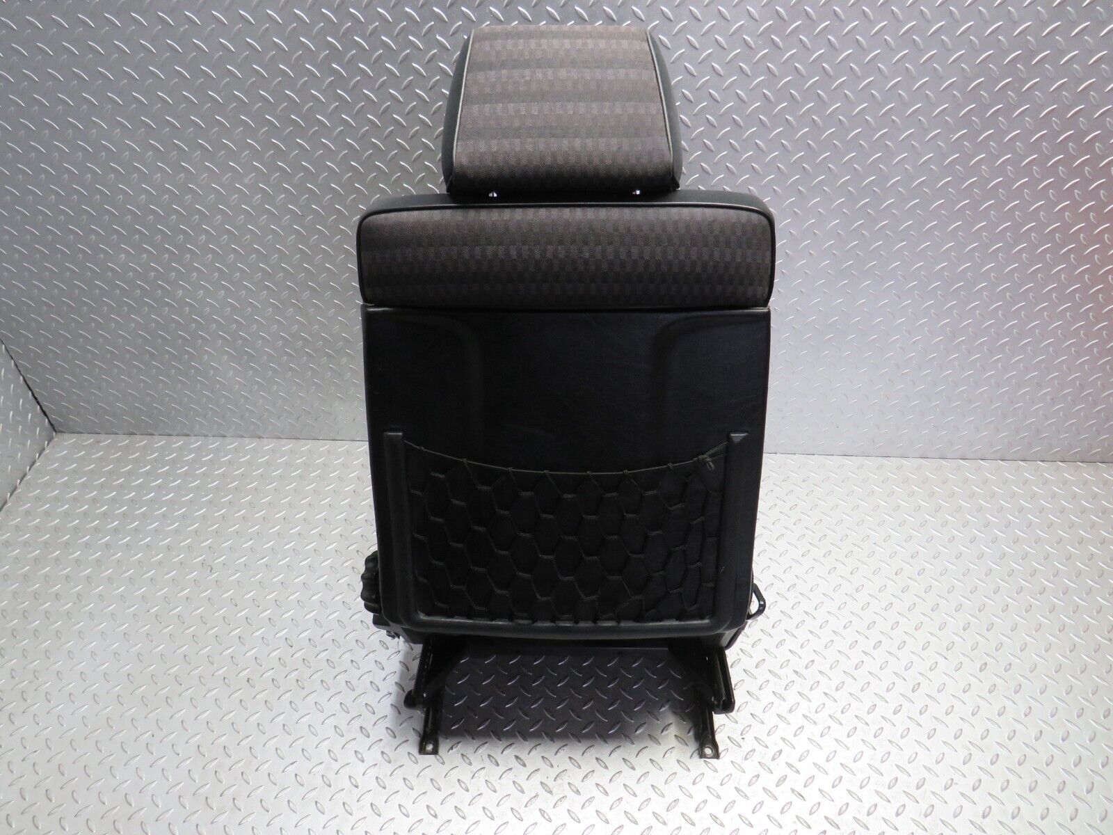 31576 Mercedes-Benz W201 190LE 1.8L Front Right Driver Seat Black