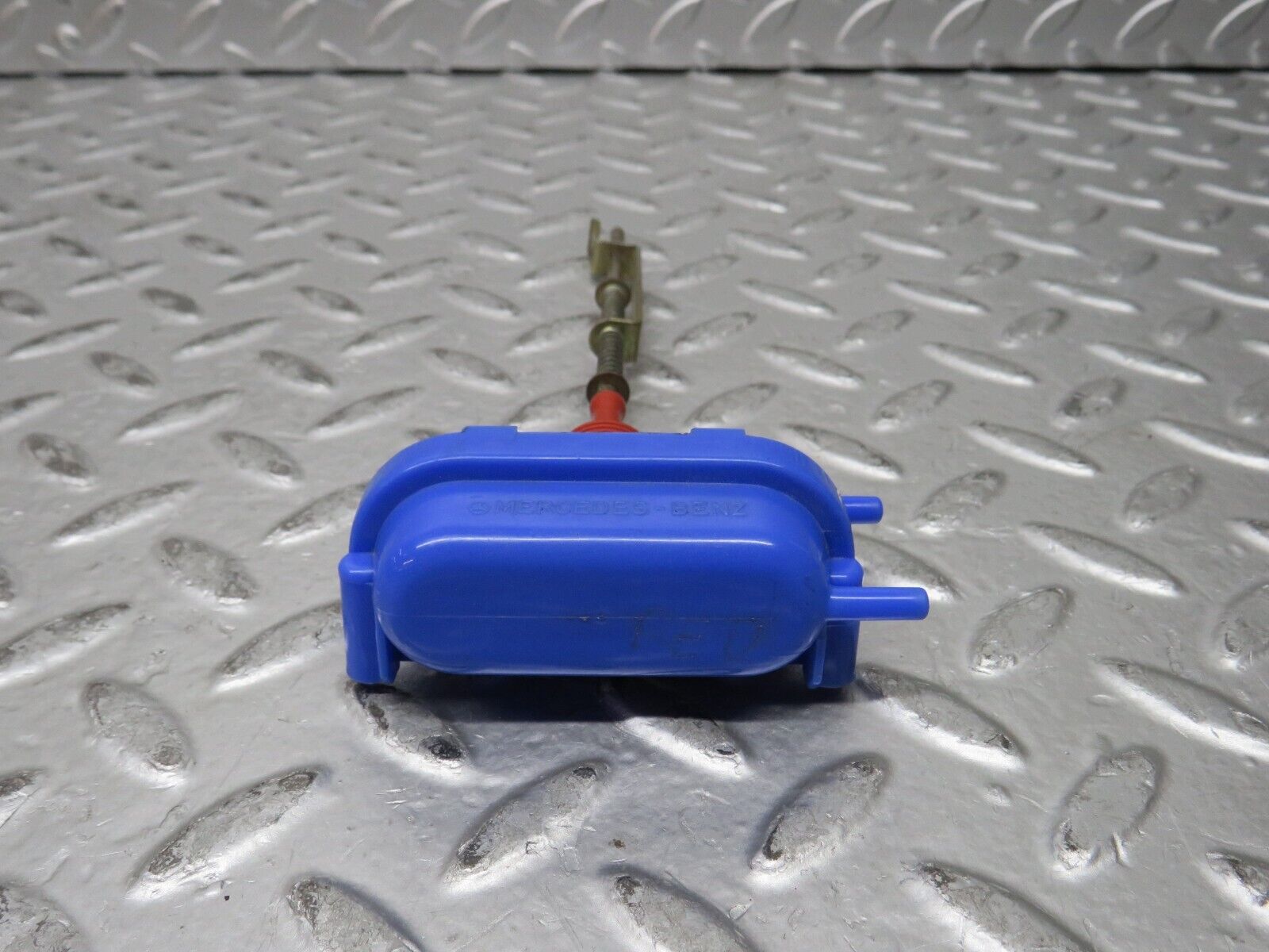 28658 Mercedes-Benz W123 230E Trunk Lock Vacuum Actuator