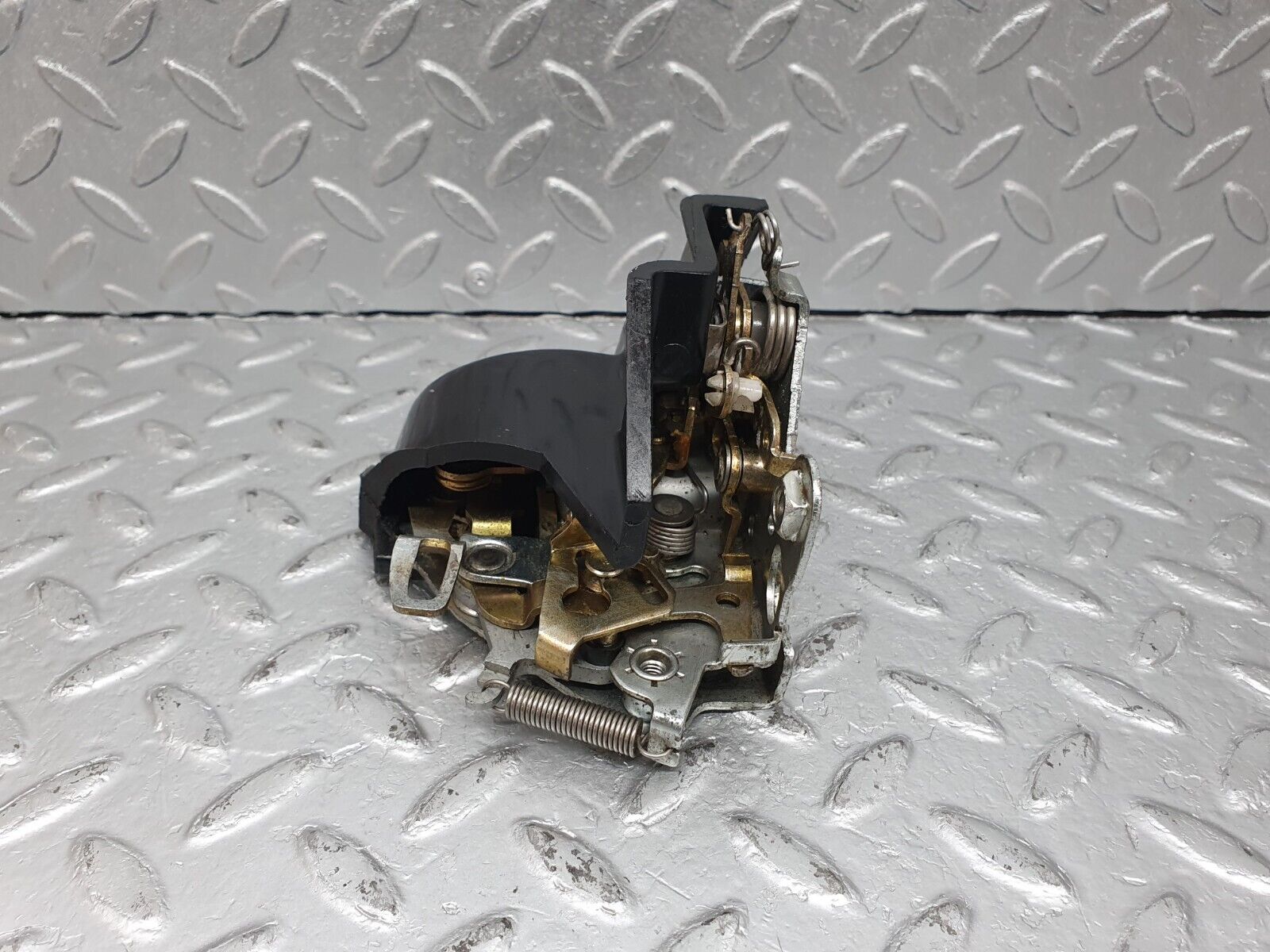 41105 Mercedes-Benz W126 300SE Rear Right Door Lock Mechanism 1237330208