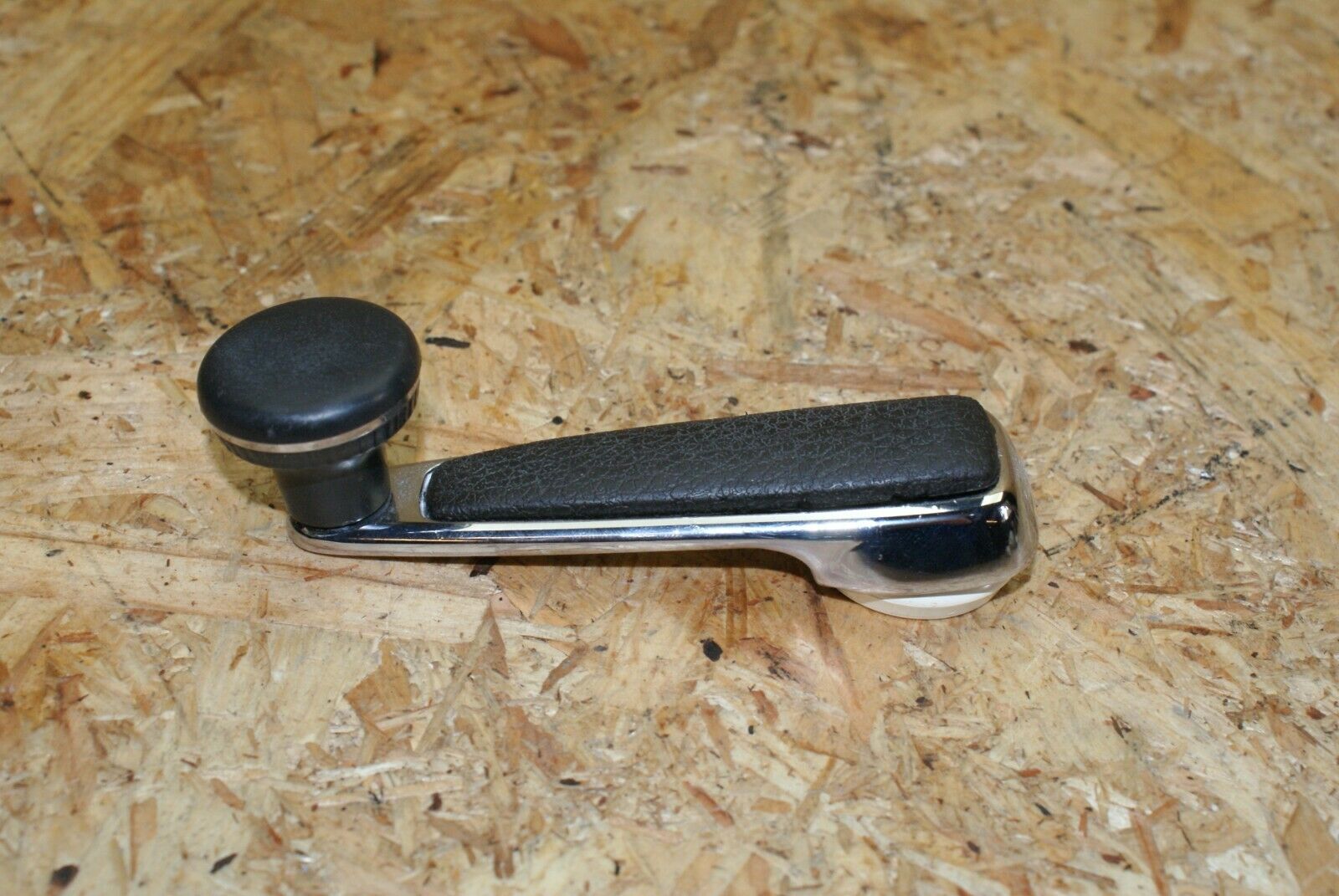 2443 Mercedes-Benz W123 280E Window Lifter Crank