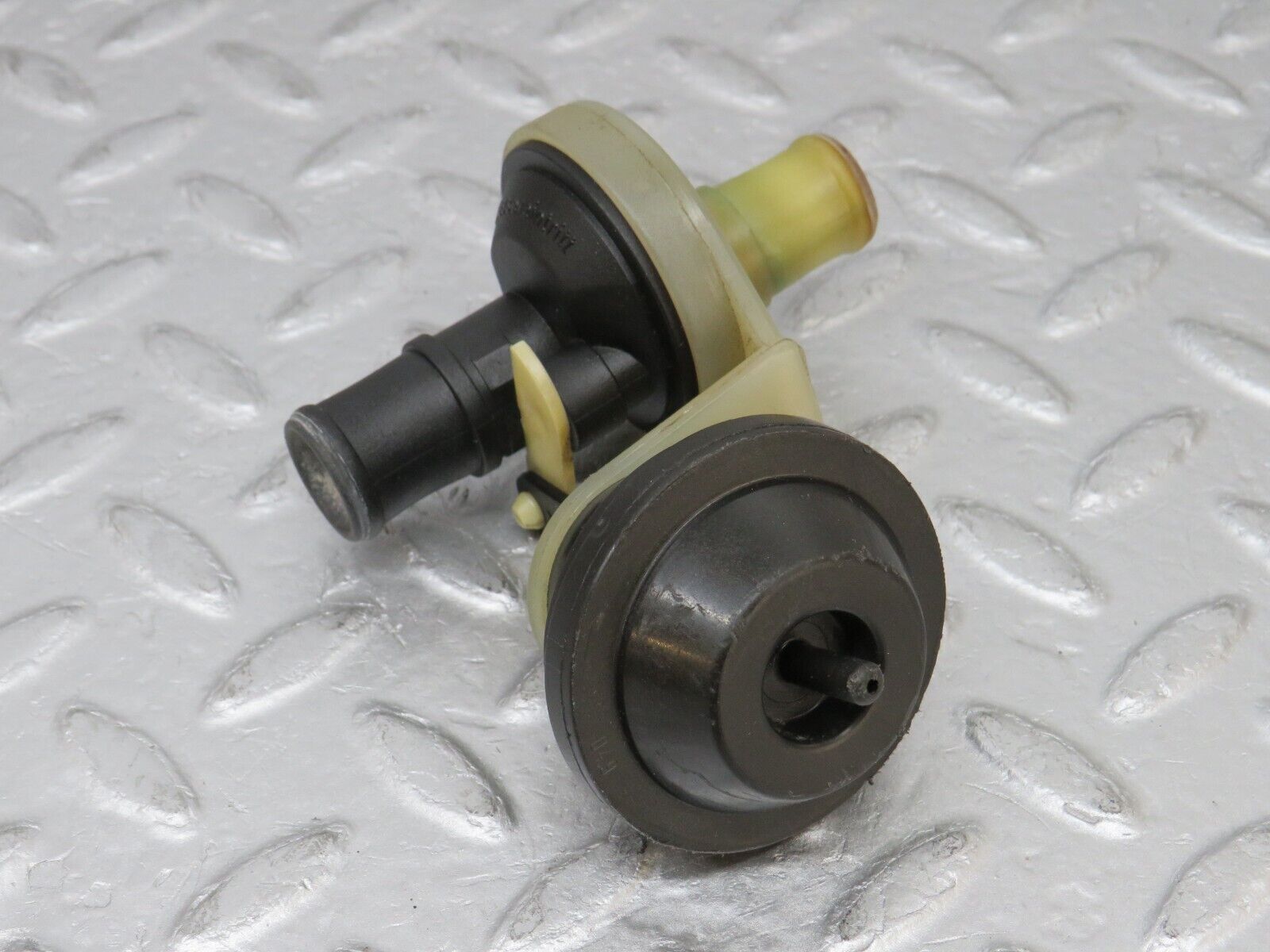 36574 Mercedes-Benz W201 190E 2.0L Heater Control Valve