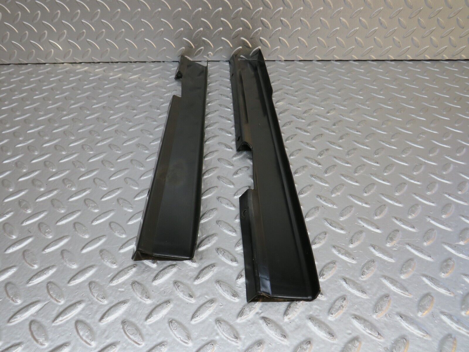 0463 Mercedes-Benz W123 230E Cable Channel Duct Front Pair 1238210936