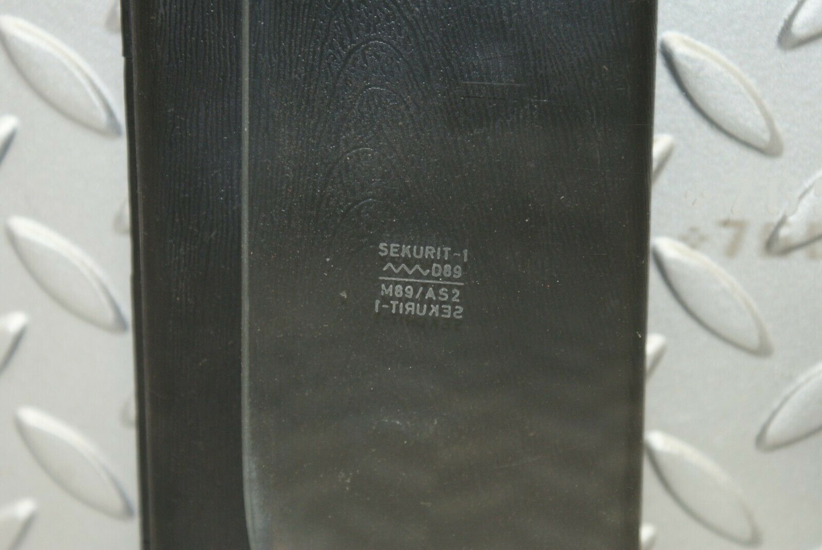 3098 Mercedes-Benz W115 220D Rear Right Door Window Glass