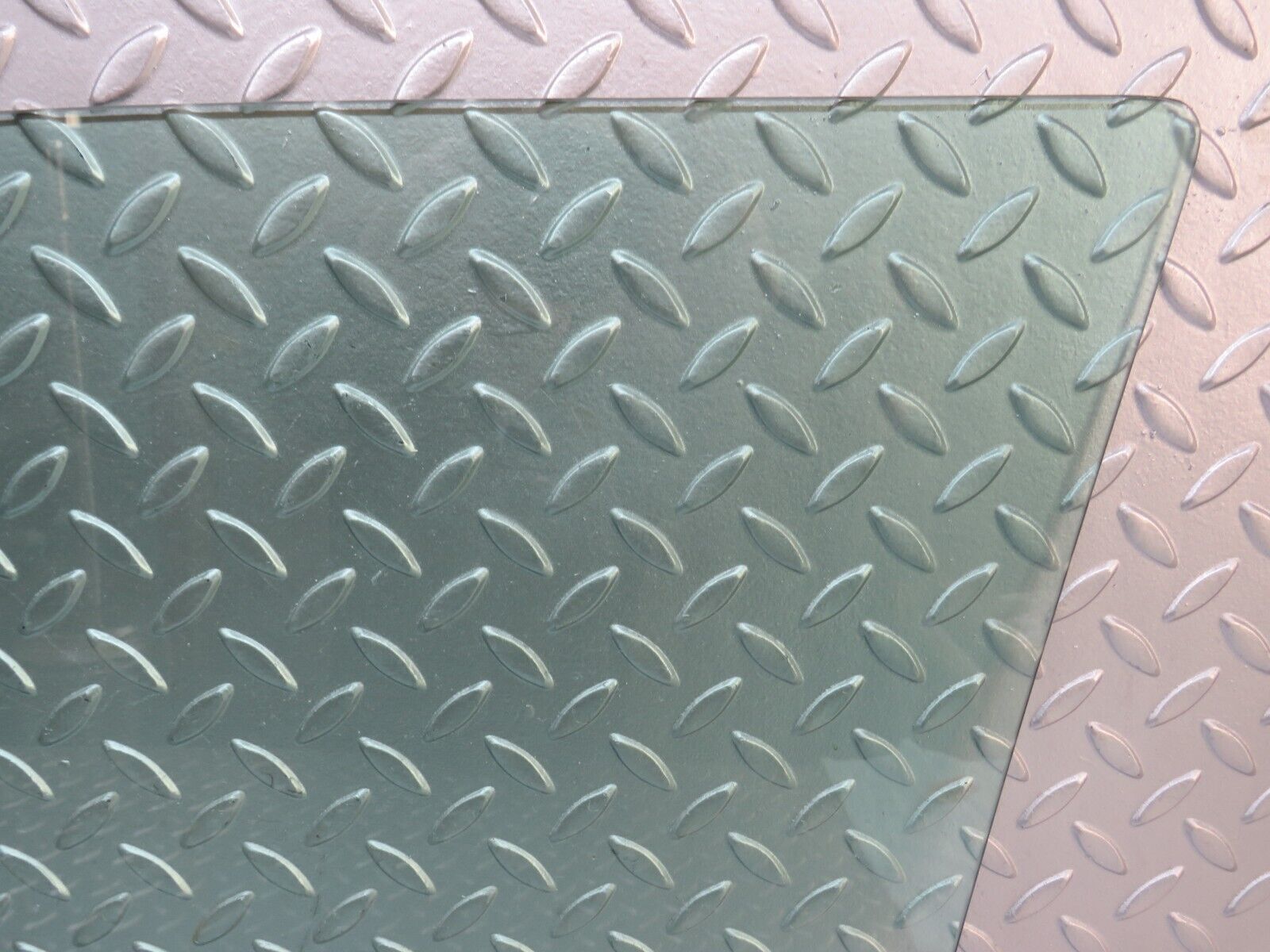 29263 Mercedes-Benz W124 230E Front Right Door Window Glass